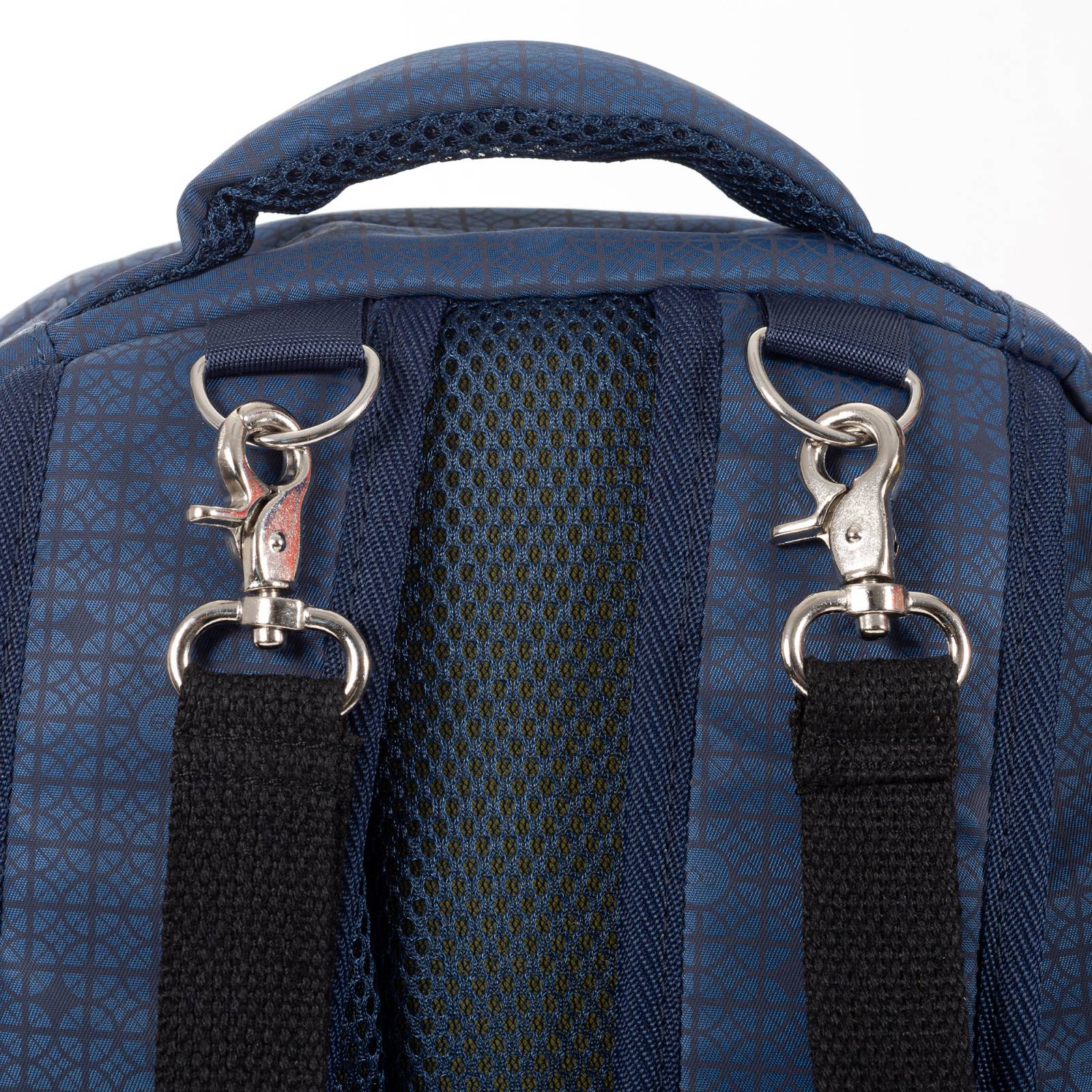 Pañalera backpack textil con trama icónica de la marca