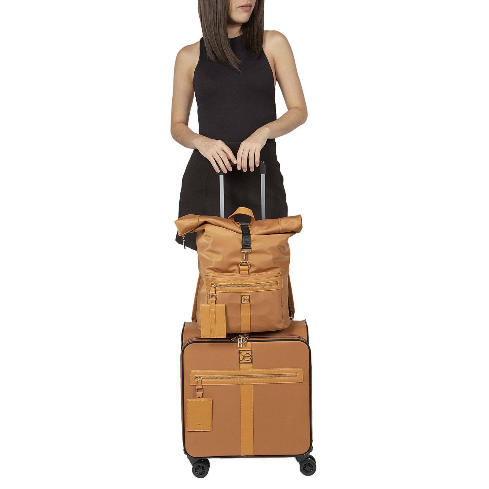 Set De Maleta De Cabina 20 Plg Y Mochila Material Reciclado Color Camel