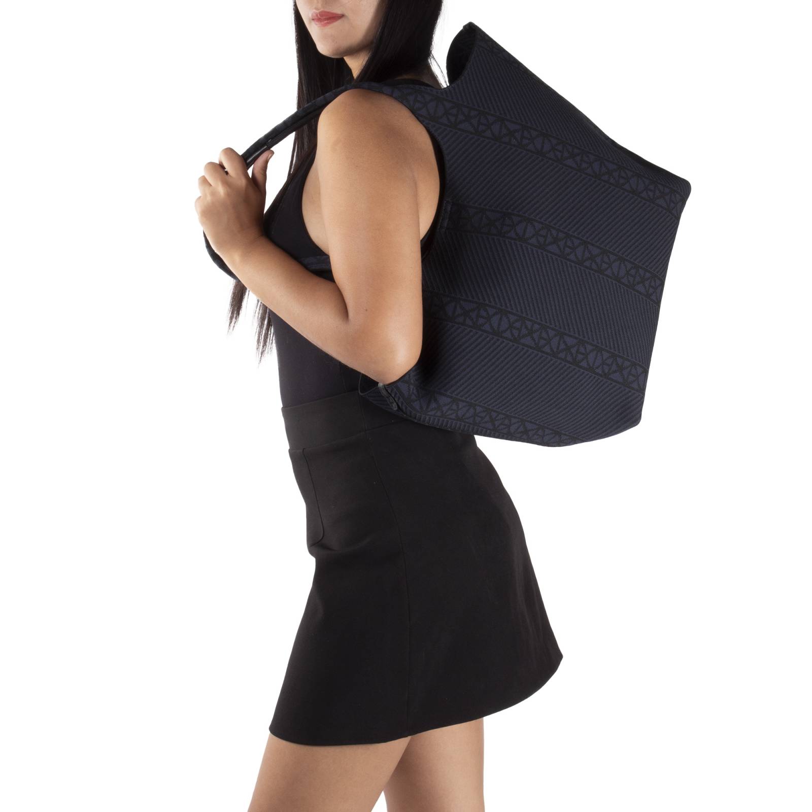 Bolsa Tote Cloe Grande Tejida con Pouch color Negro