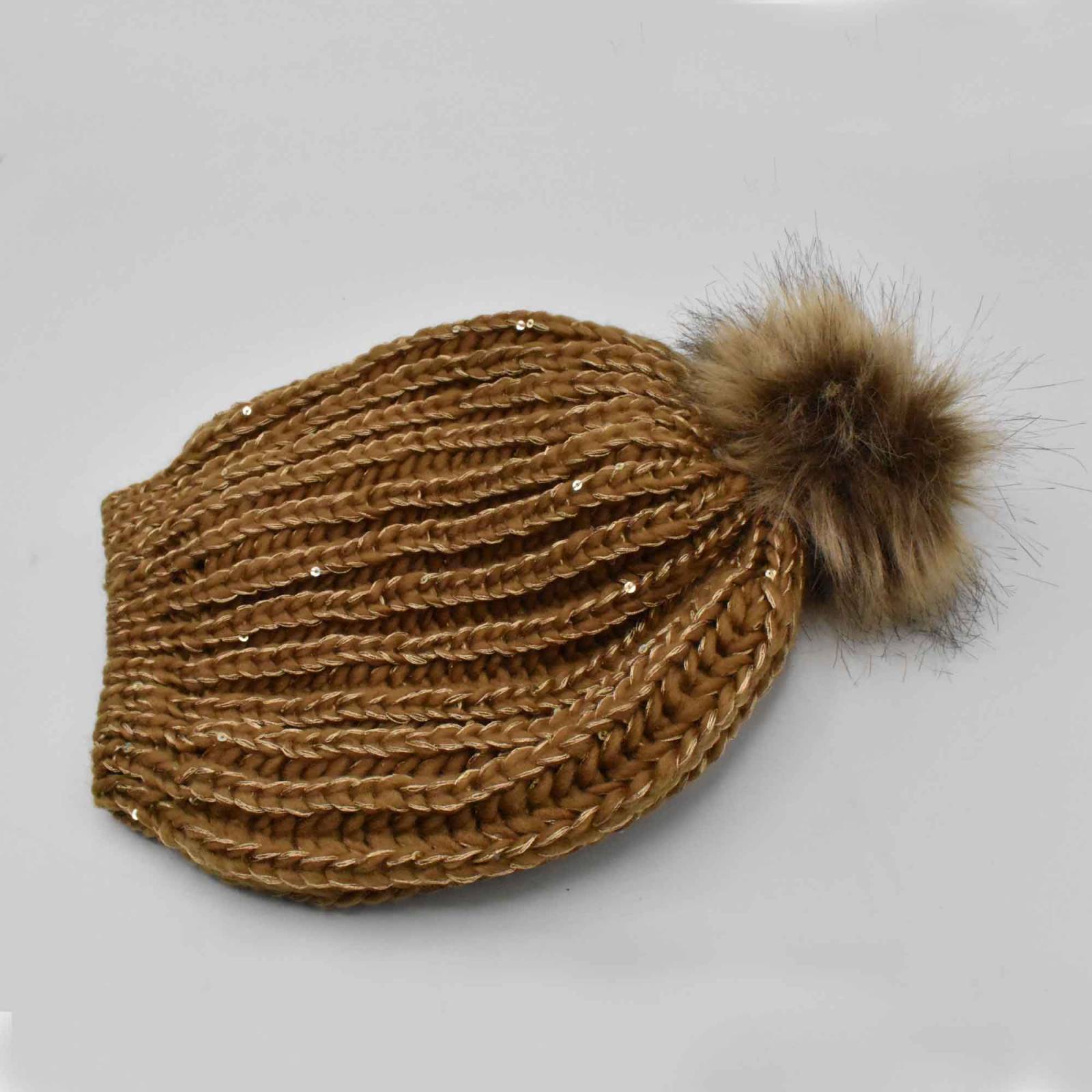 INVIGORATE, Gorro tejido color camel, detalle en lentejuela a tono y pompon color café, mujer.