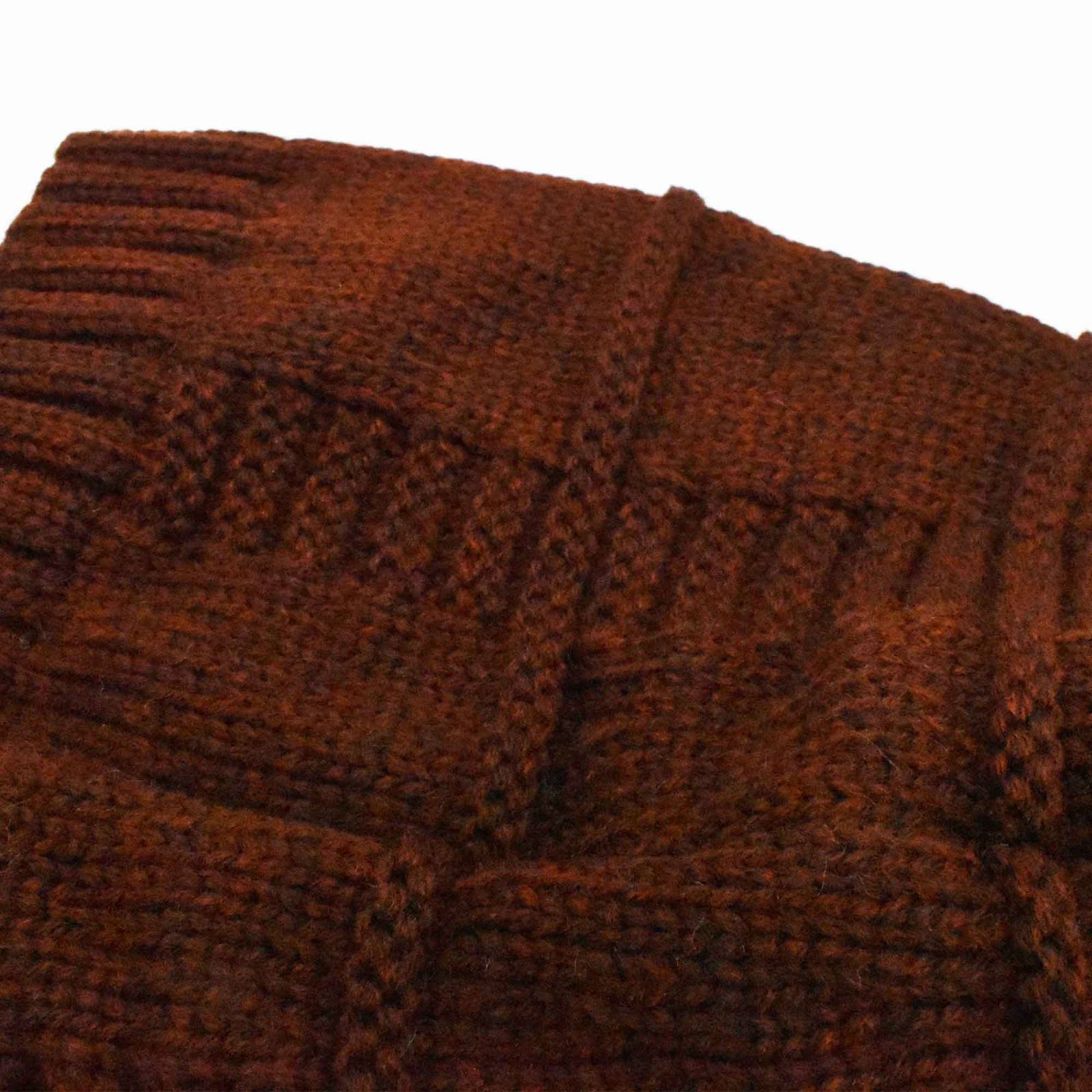INVIGORATE, Gorro color café, detalle de tejido con relieve, hombre.