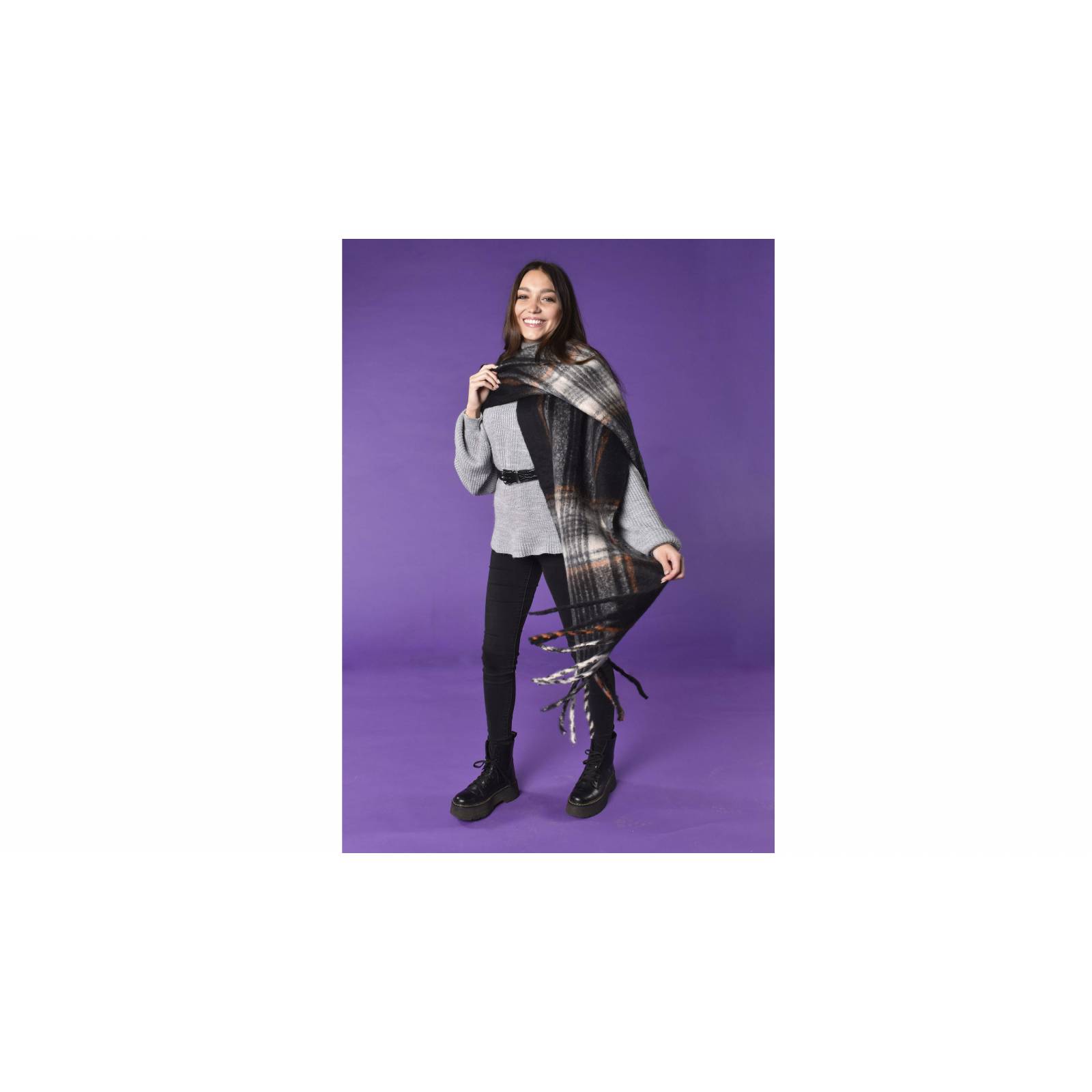 INVIGORATE, Bufanda suave al tacto, barbas en ruedo, multicolor.