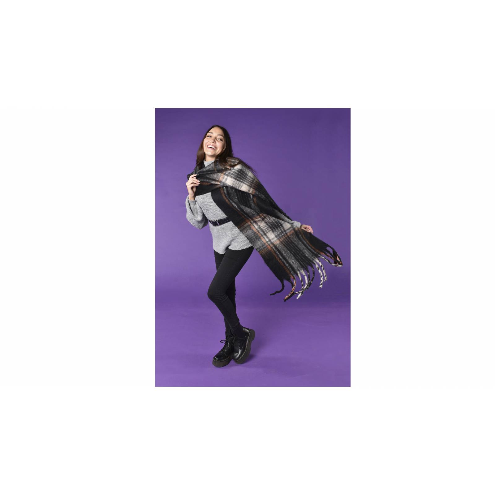 INVIGORATE, Bufanda suave al tacto, barbas en ruedo, multicolor.