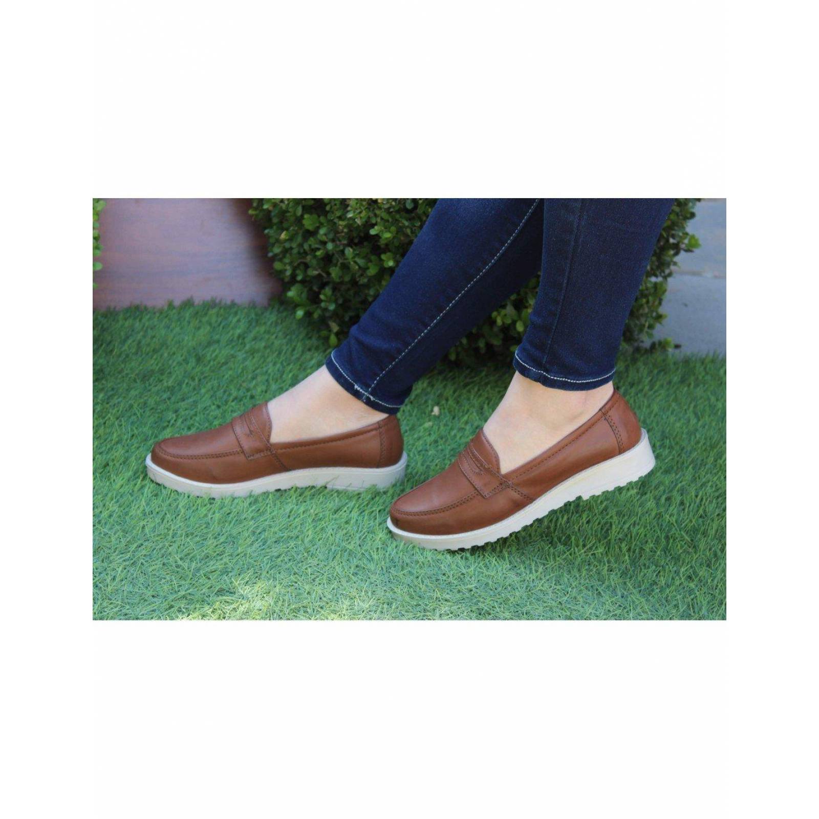 Zapatos De Confort Para Mujer Estilo 0400Pi5 Marca Piso Nueve Acabado Simipiel Color Topo
