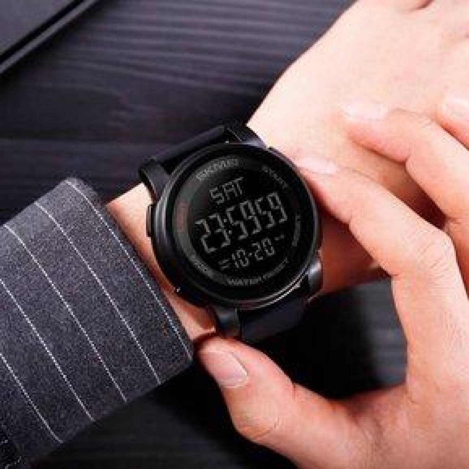 Reloj Digital Deportivo para Hombre con Luz LED y Broche de Hebilla 