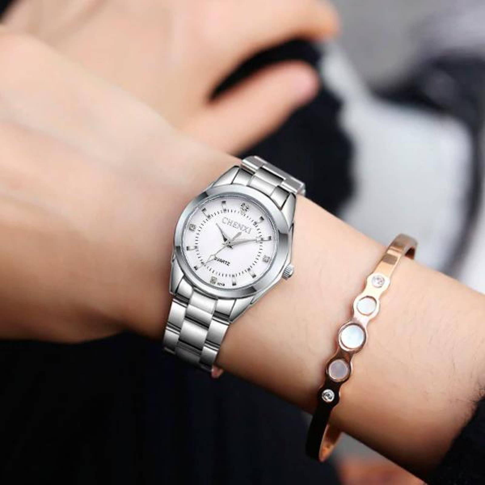 Chenxi, Reloj para Mujer, Análogo, Dama, Ajustable, 3 ATM, Diseño Único, Brilla, Movimiento de Cuarz Plateado 25 mm