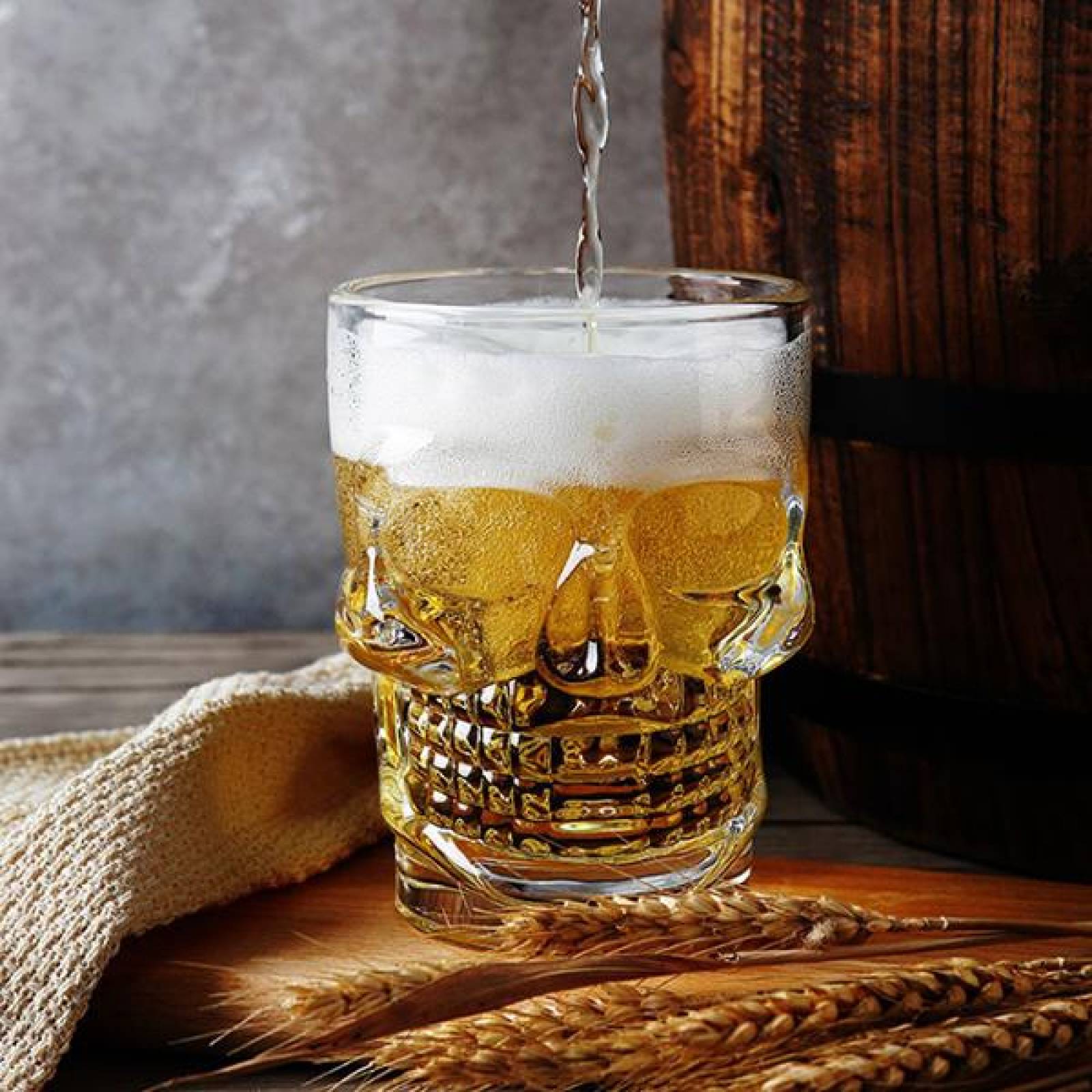 TARRO EN FORMA DE CRANEO PARA CERVEZA EXCELENTE TAMAÑO