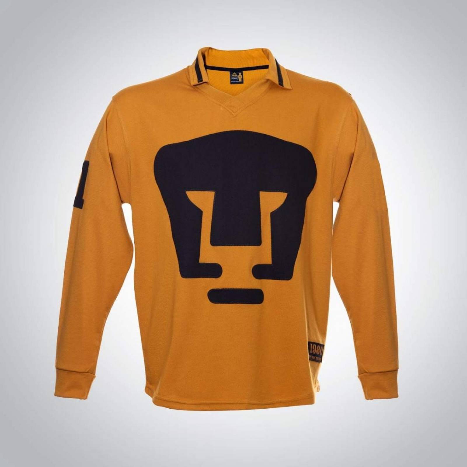 playera de pumas dorada