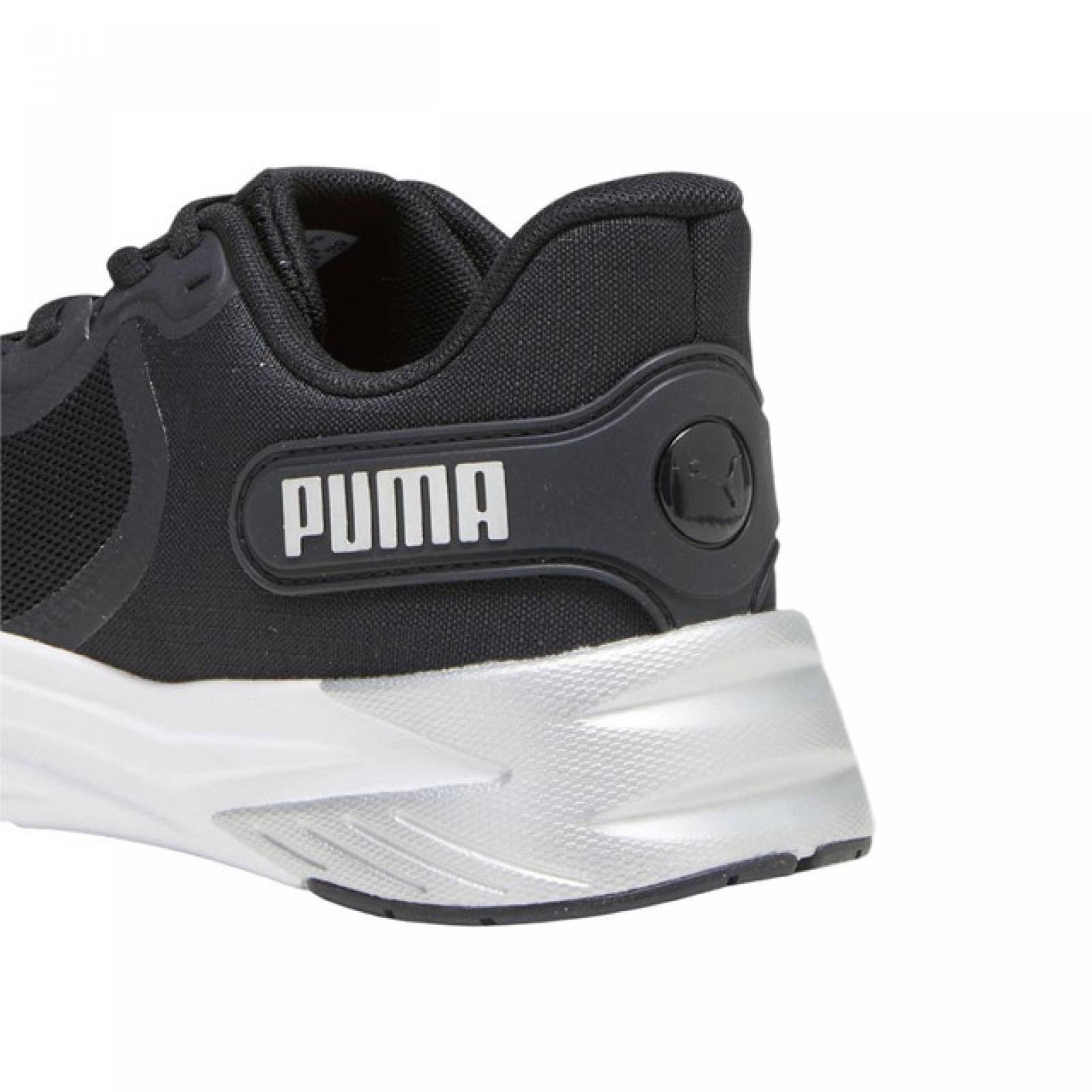Tenis Deportivo Puma Disperse XT3 378813 07 Color Negro/Blanco.