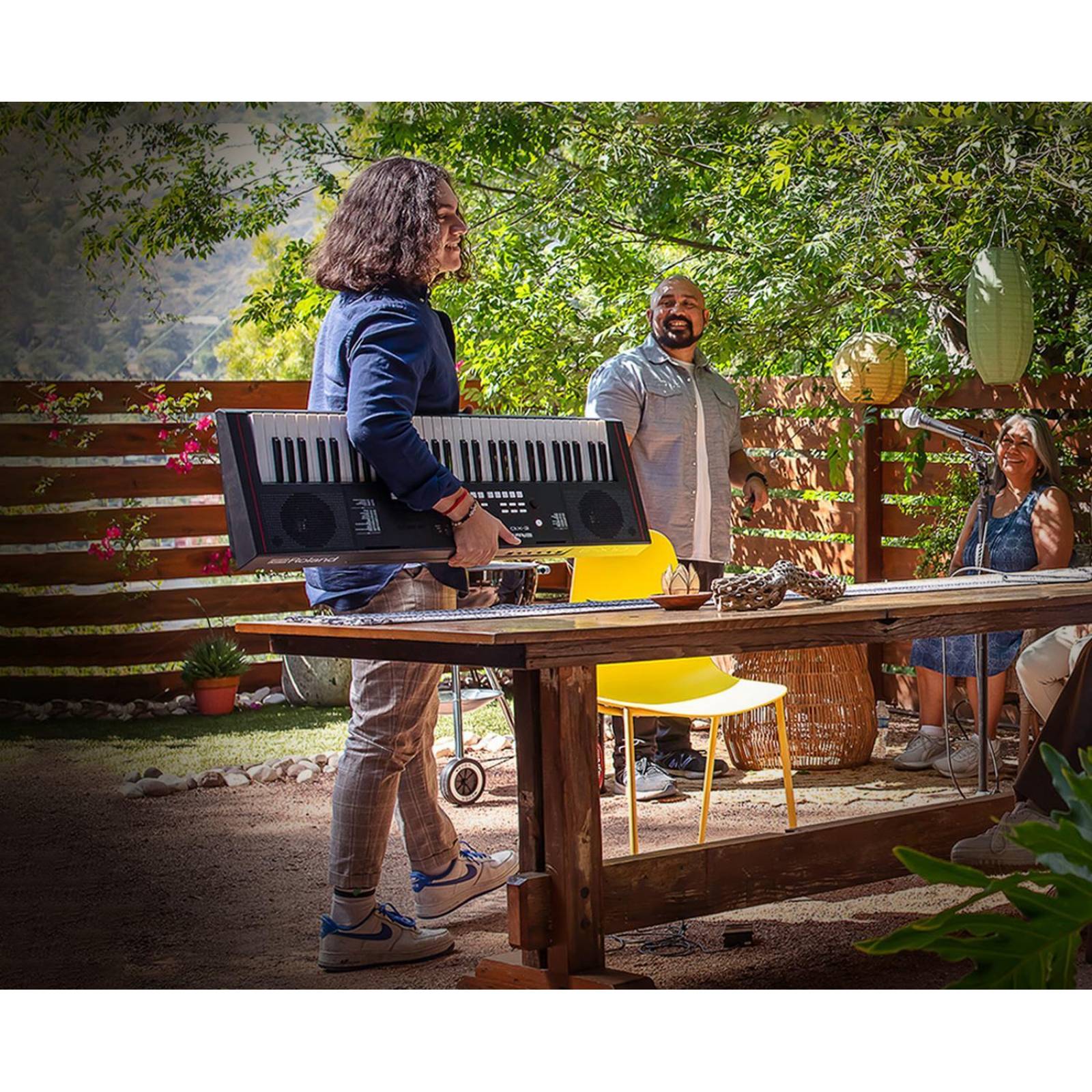 Roland E-x10 Teclado Digital 61 Teclas con Base y Audifonos .