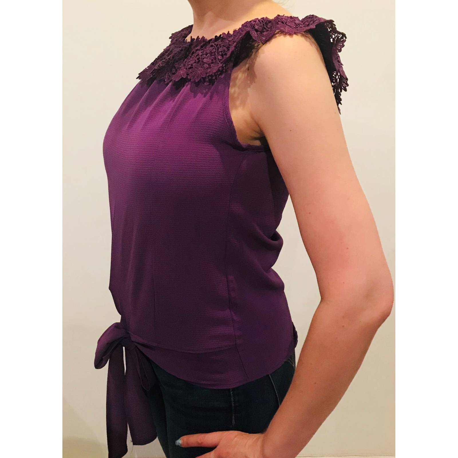 Blusa para dama mujer casual sin mangas con encaje Tantrax