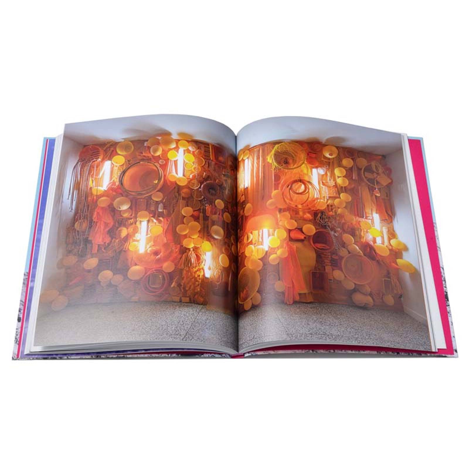 Melanie Smith. Farsa y artificio