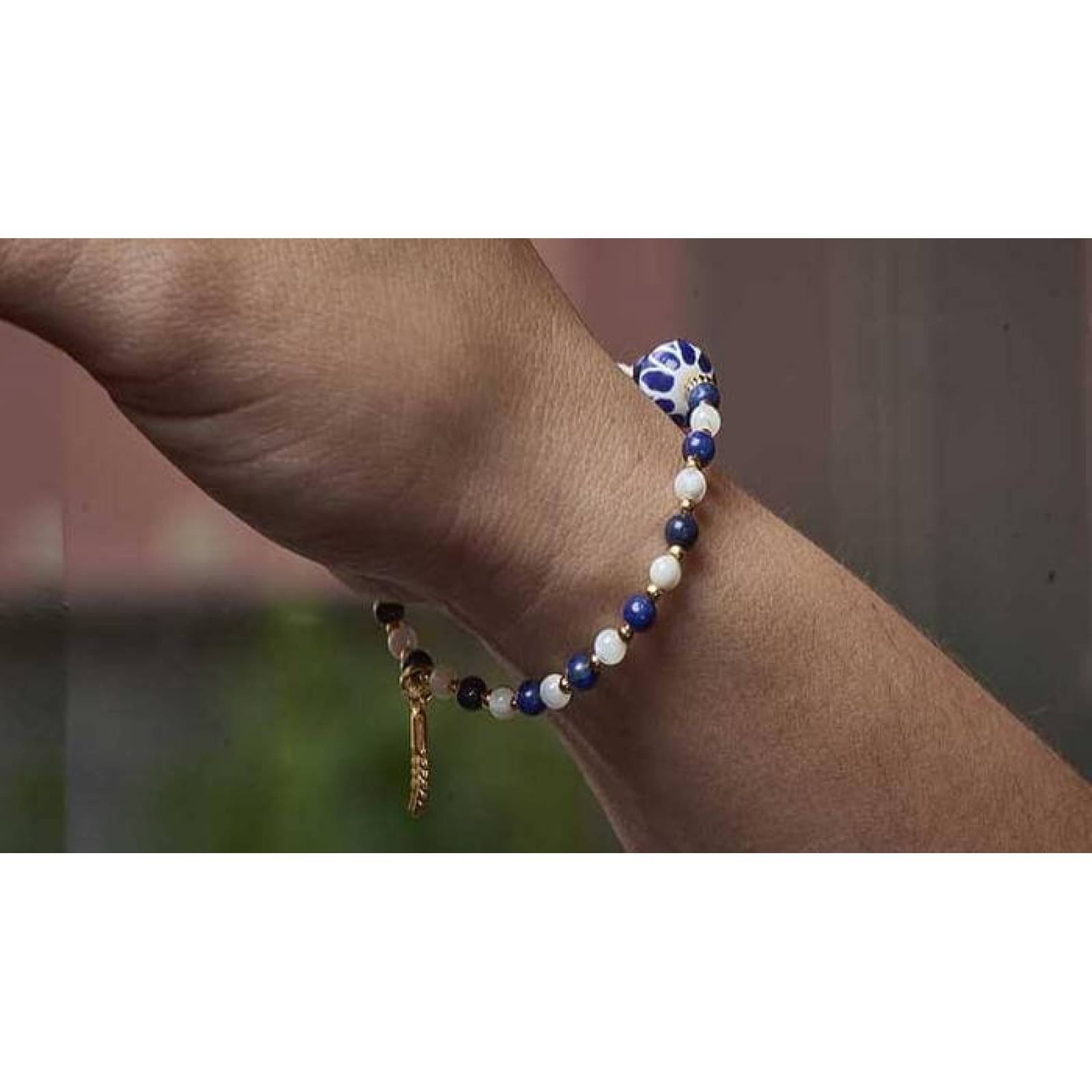 Pulsera bola talavera azul, concha y lapislazuli