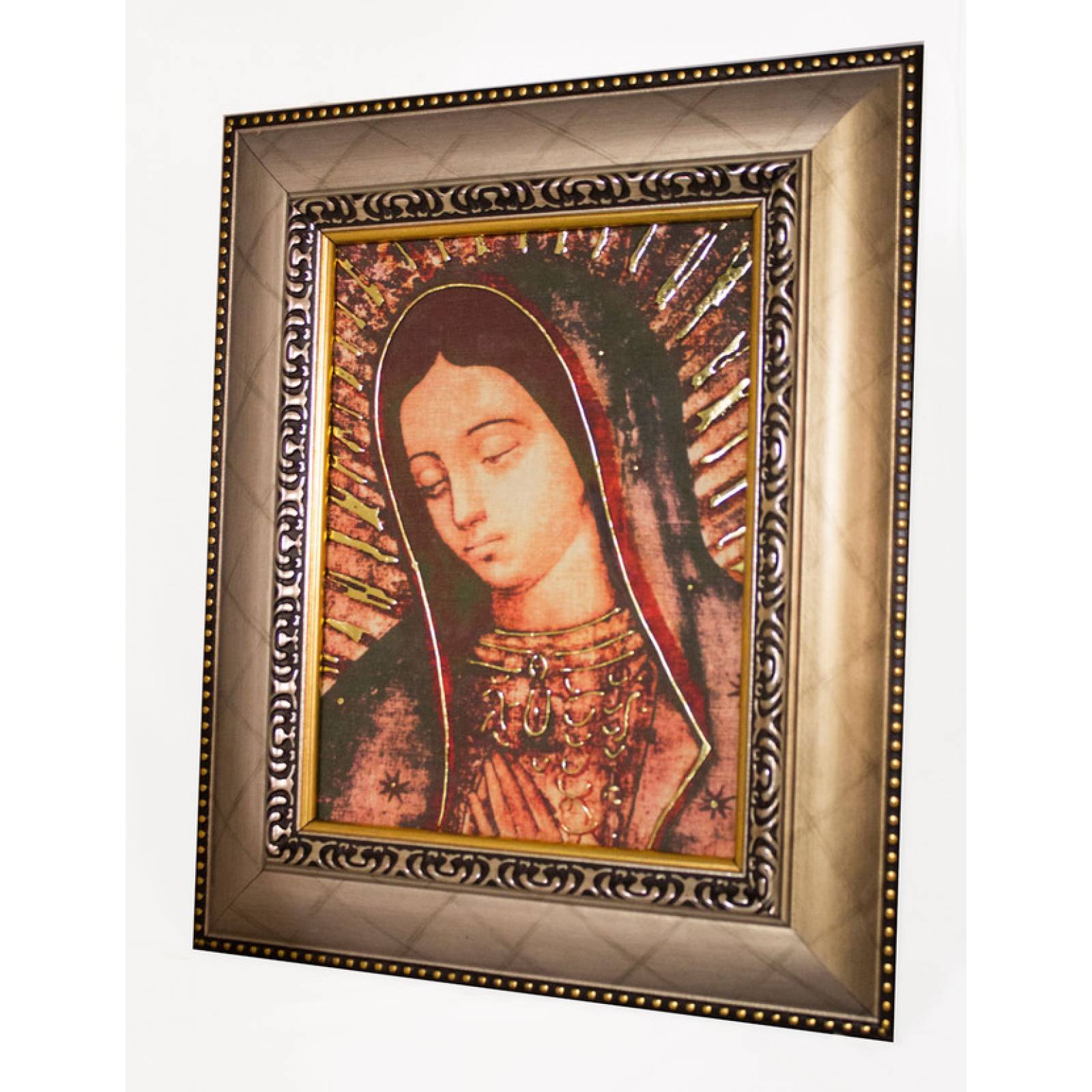 Cuadro Virgen de Guadalupe rostro con relieves dorados grande color oro palido medida 48x41 cm