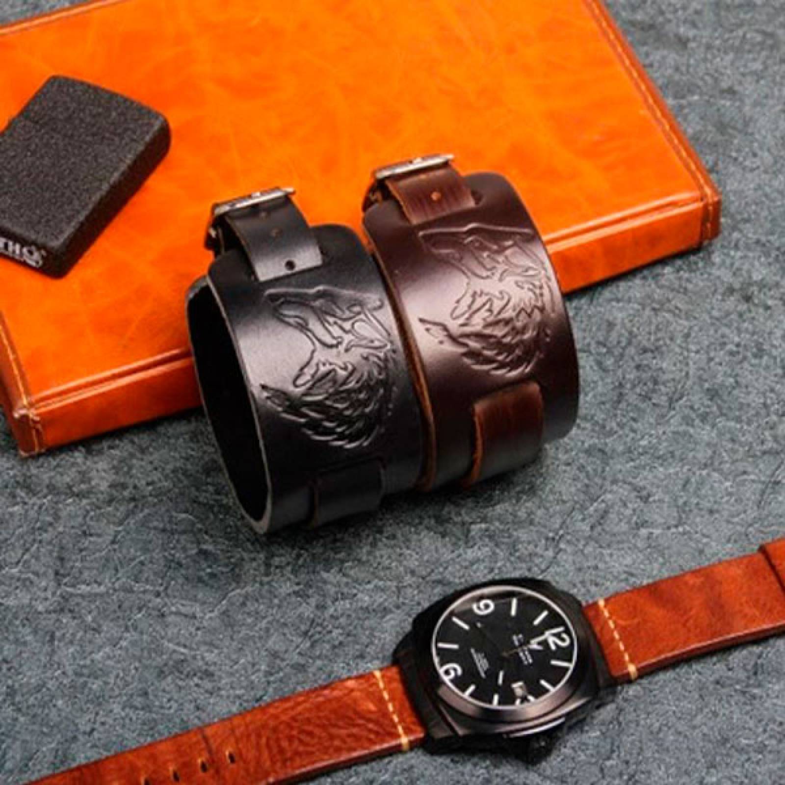 MADIOLA Pulsera de Piel Vikinga Brazalete ajustable Diseño Lobo Vikingo Fenrir - Pulsera de Piel para Hombre Mujer. Ngro