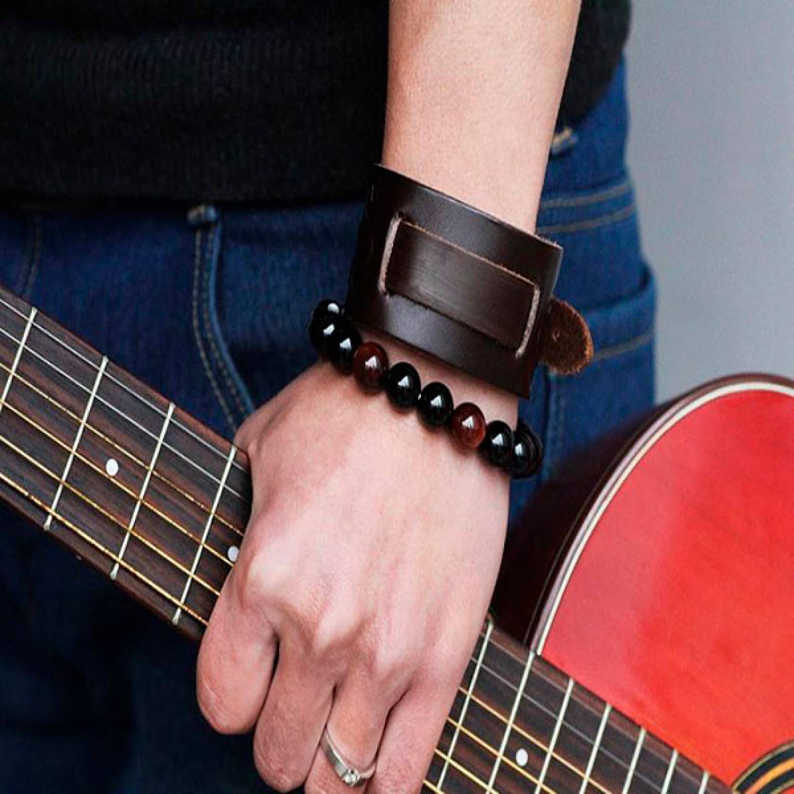 MADIOLA Pulsera de Piel Vikinga Brazalete ajustable Diseño Lobo Vikingo Fenrir - Pulsera de Piel para Hombre Mujer. Ngro