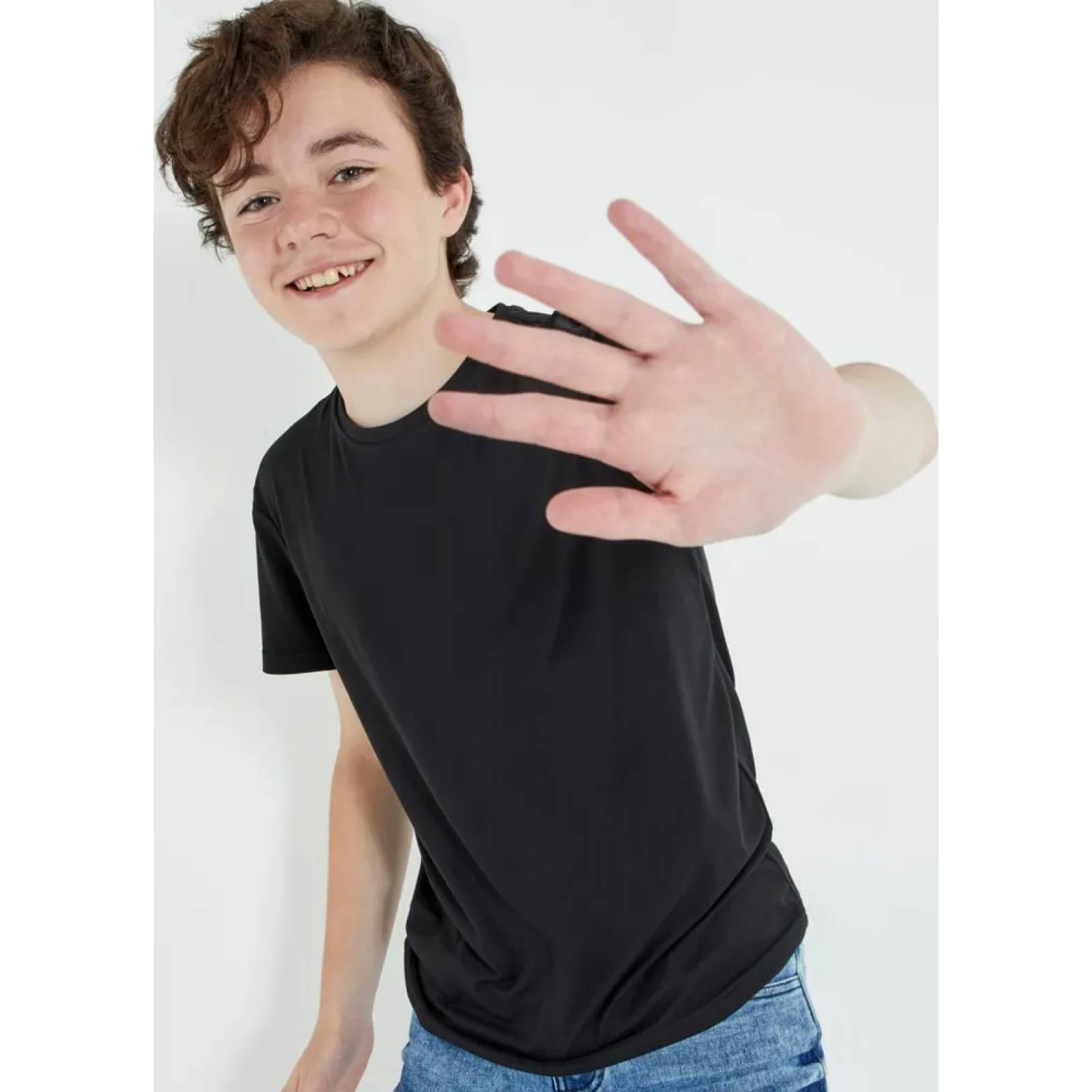 Playera casual niño negro Next & Co modelo 474J