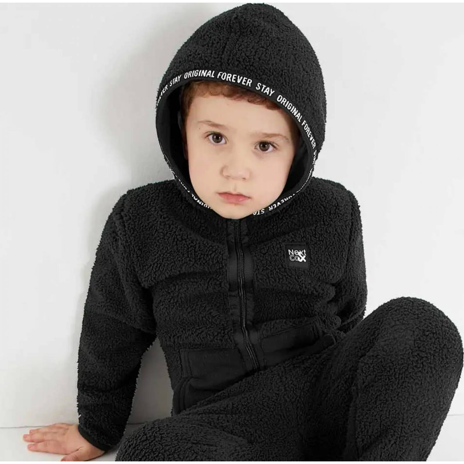 Conjunto/traje deportiva niño negro Next & Co modelo 222F
