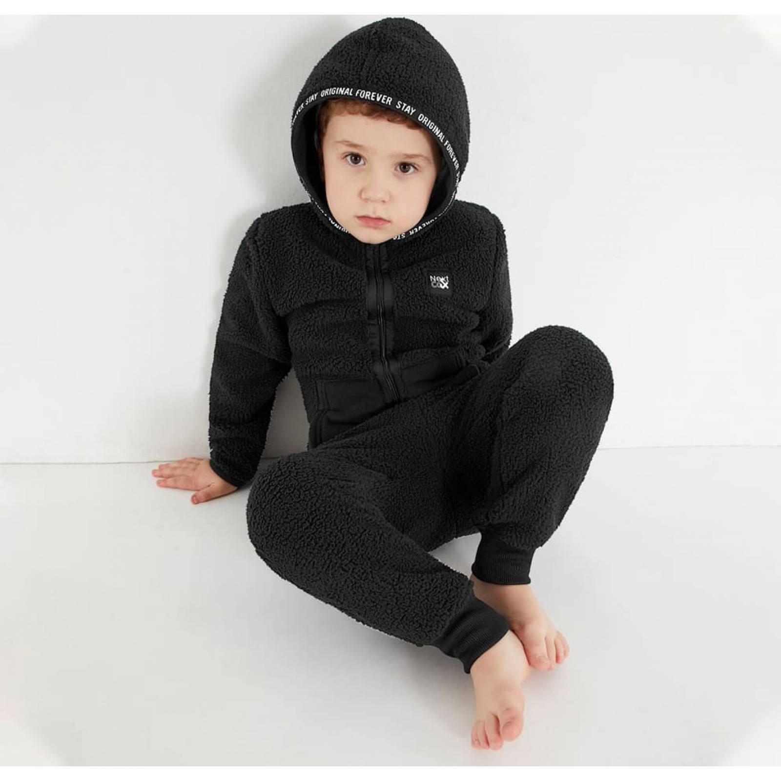 Conjunto/traje deportiva niño negro Next & Co modelo 222F