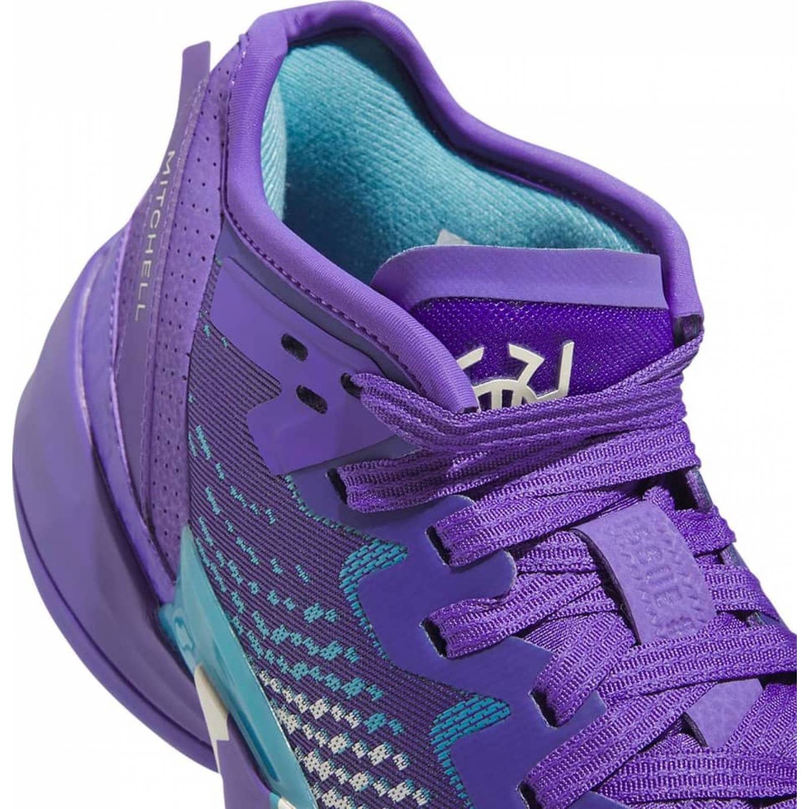 Tenis para basketball caballero morado Adidas modelo 0710