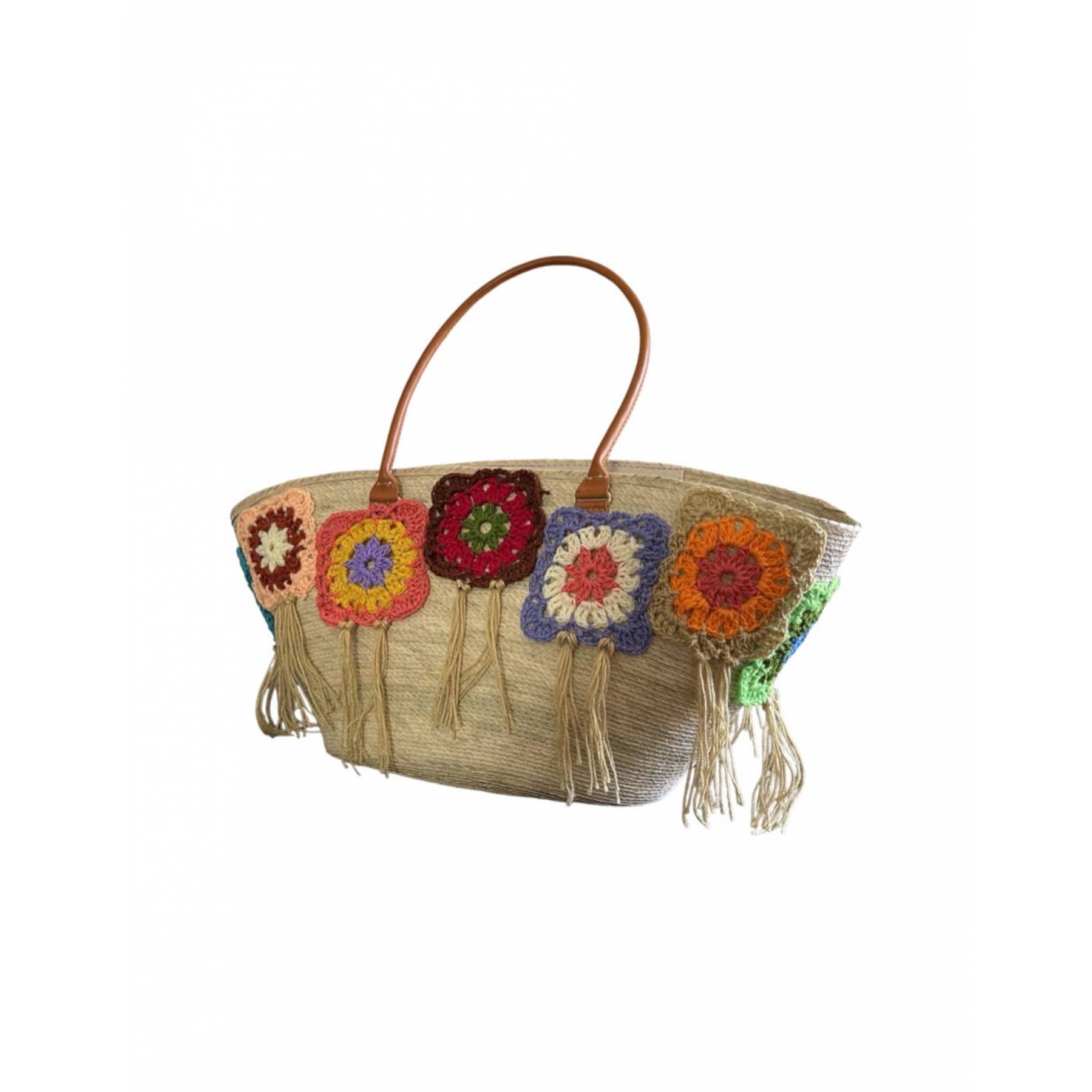 Bolsa de palma artesanal con decorado en mandalas