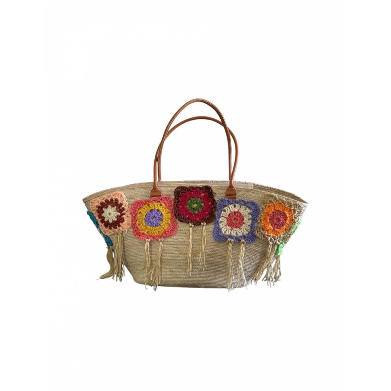Bolsa de palma artesanal con decorado en mandalas