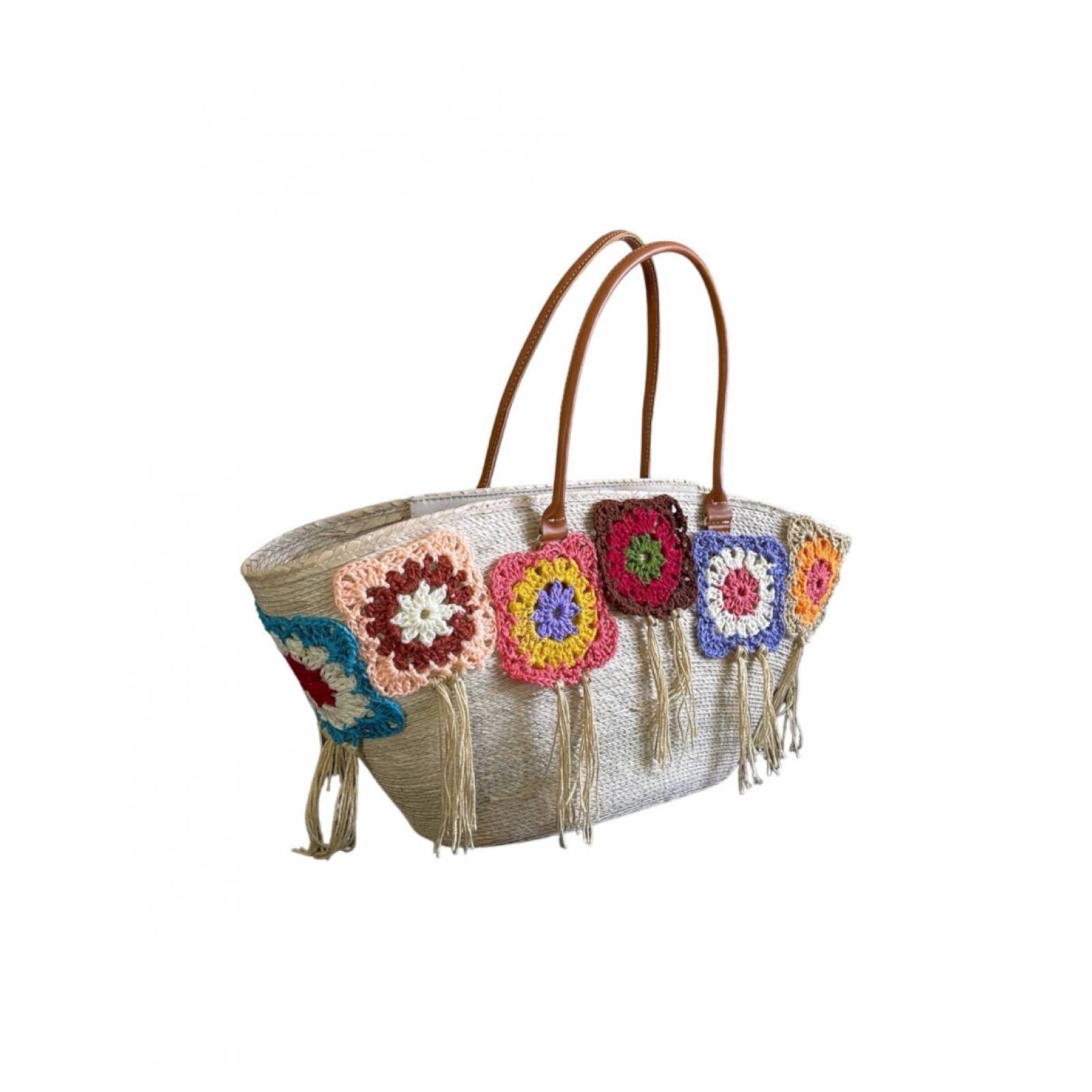 Bolsa de palma artesanal con decorado en mandalas