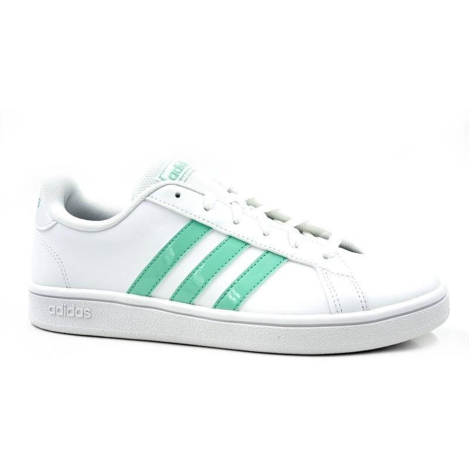 Adidas blancos con verde sale mujer