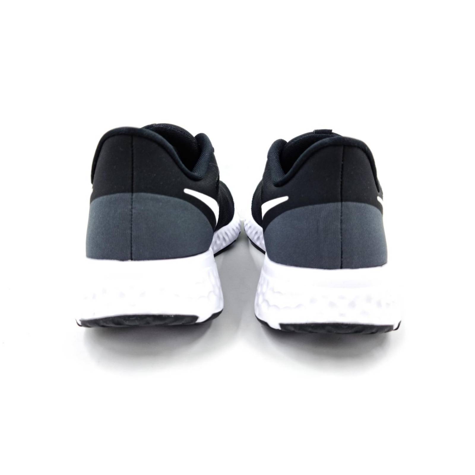 Tenis Nike Revolution 5 BQ3204002 Negro/Blanco-Hombre 