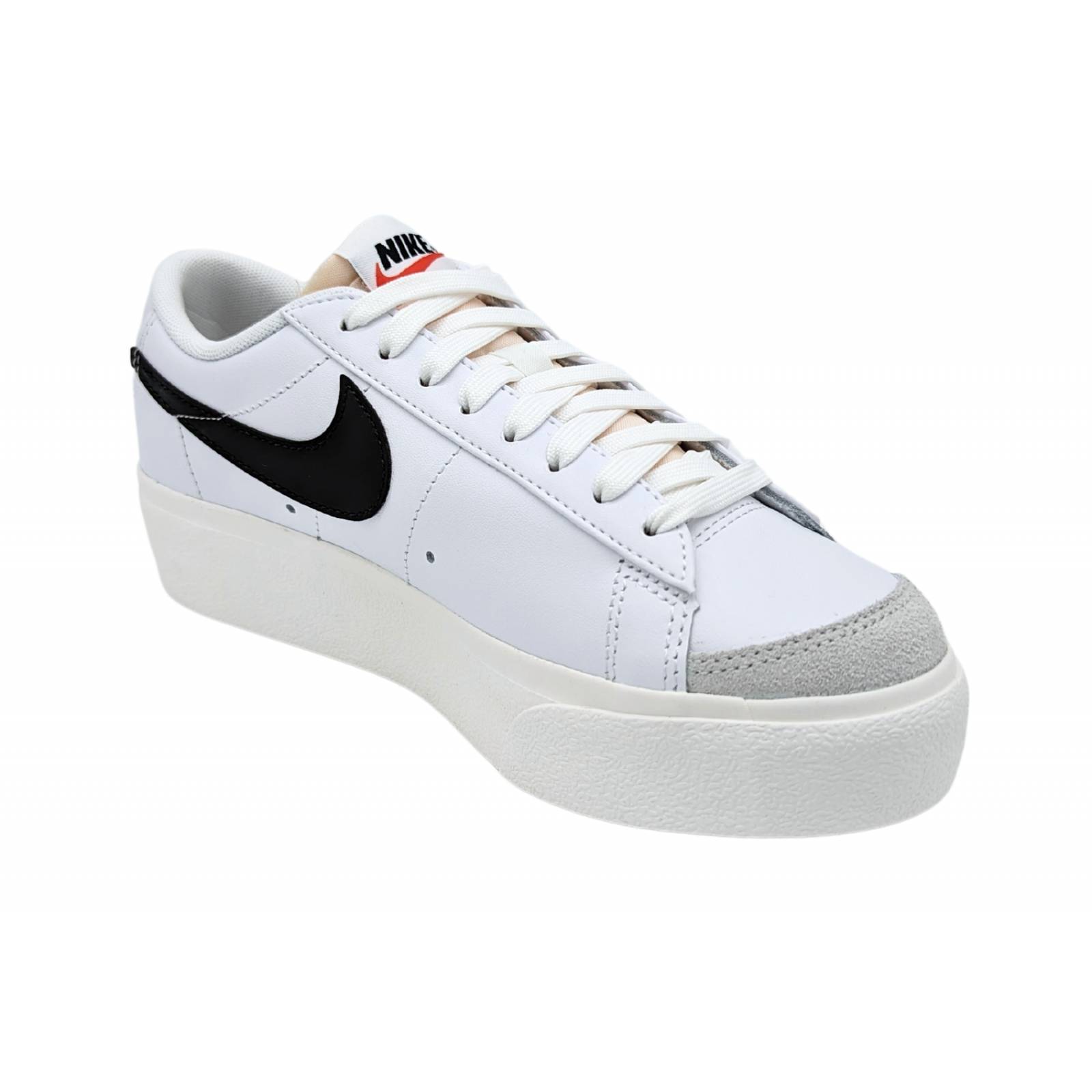 Tenis Nike Blazer Low Platform Blanco DJ0292 101 Para Mujer 