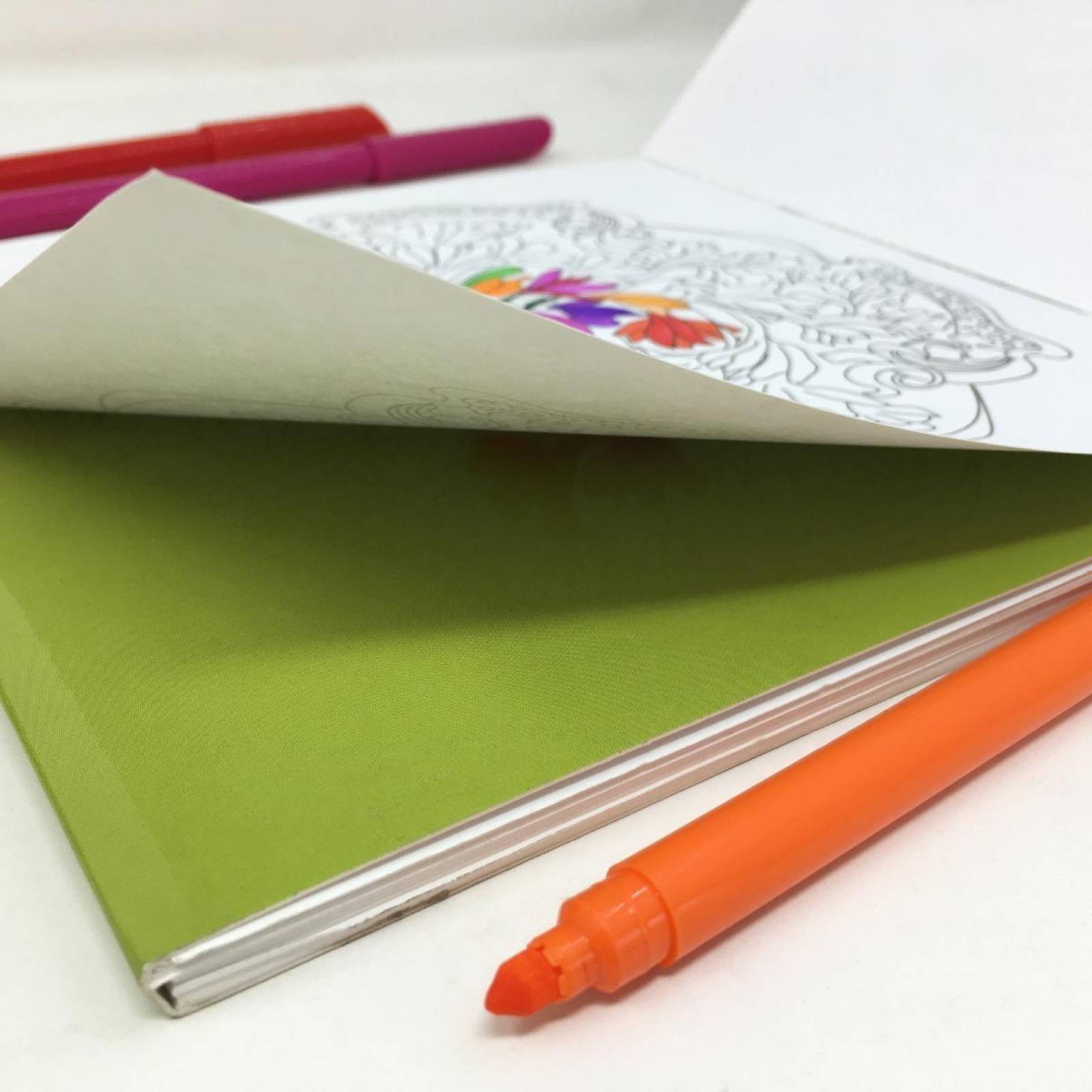 Block de Mandalas coloreables Arte Japonés Y Art Nouveau incluyen 24 Plumones 