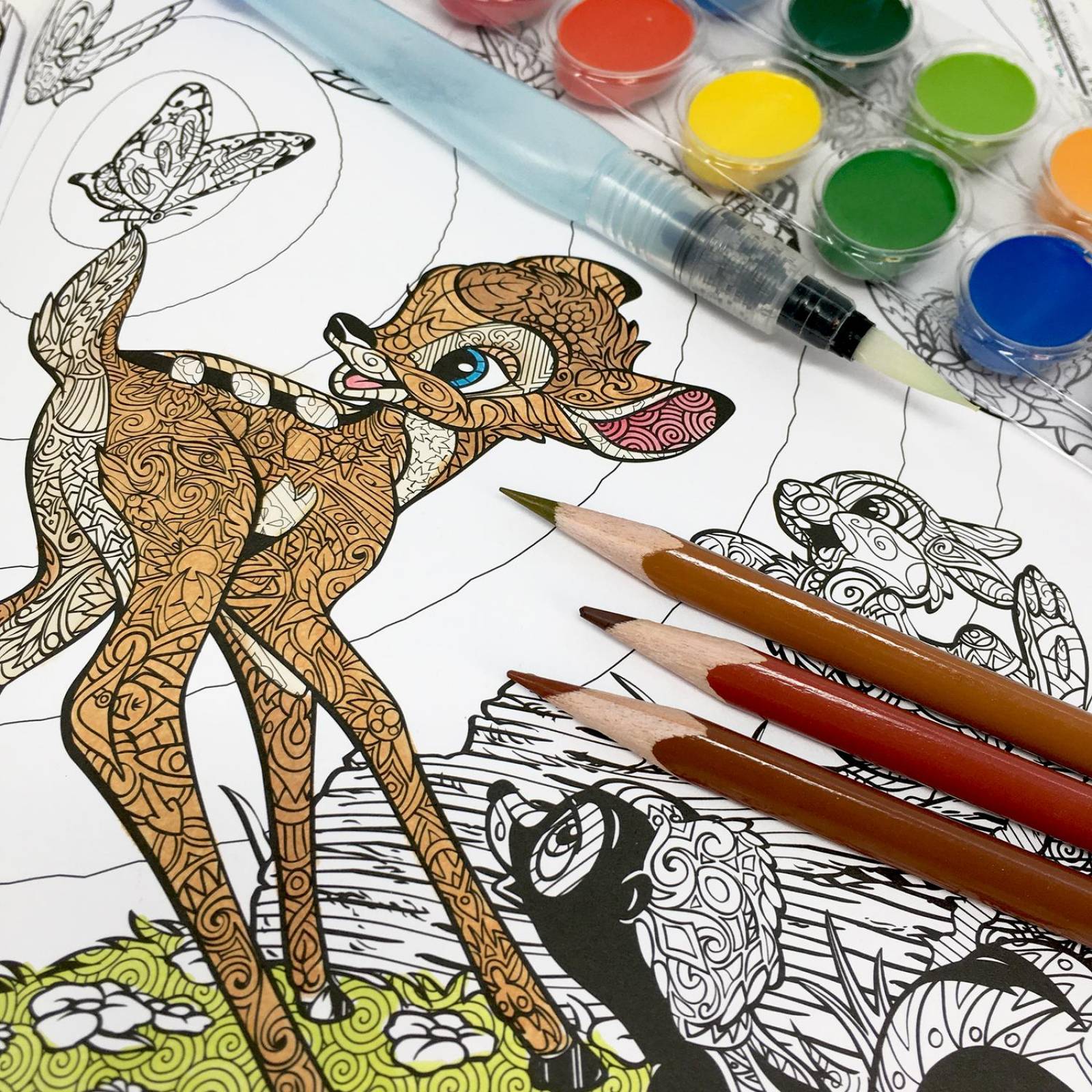 Libro Para Colorear Arte Antiestrés Amigos de Película, Lápices de color Acuarelables Y Acuarelas de 