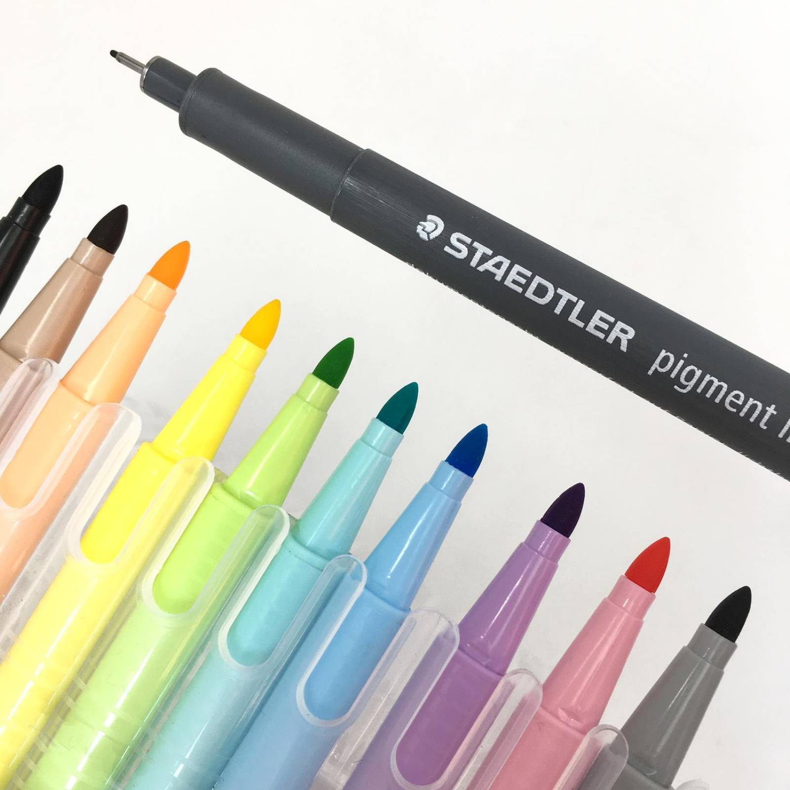 Estuche Rígido de 10 Resaltadores Pastel Trisplus con Estuche de Plástico Rígido y Fineliner 