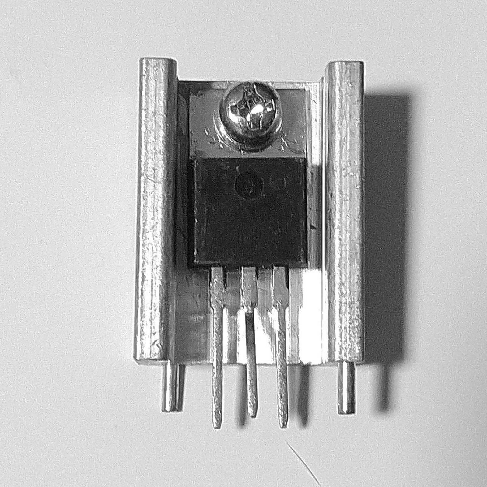 7808CT Circuito Integrado Regulador 8V Positivo Con Disipador 