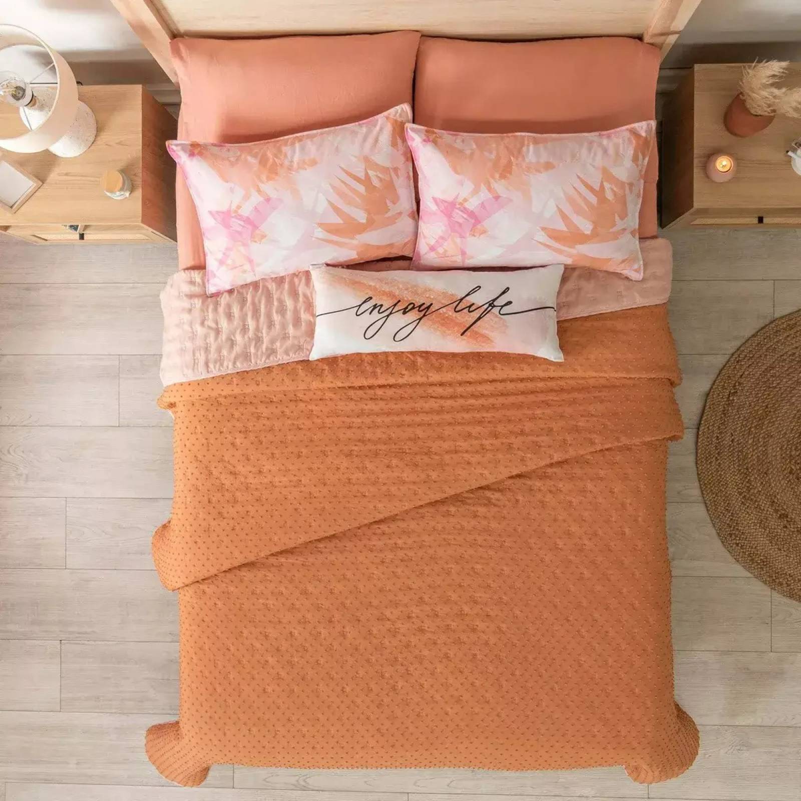 Edredón queen size naranja pompones c/ fundas y cojin