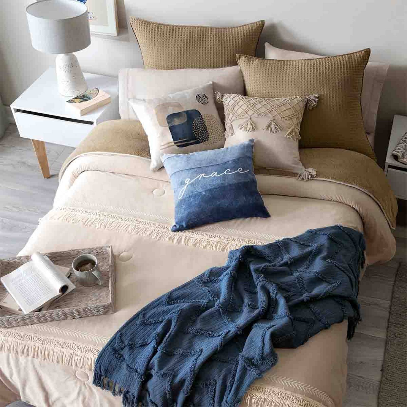 Cobertor matrimonial crema con flecos