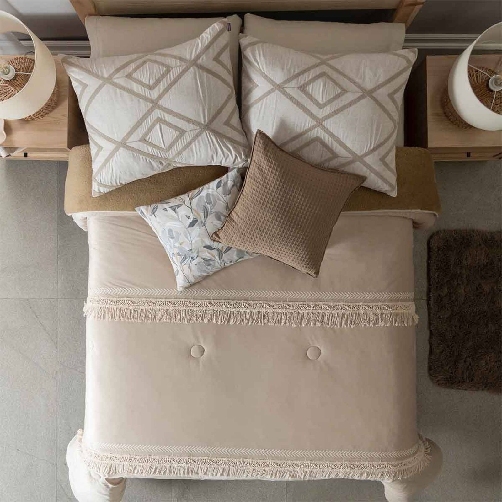 Cobertor matrimonial crema con flecos