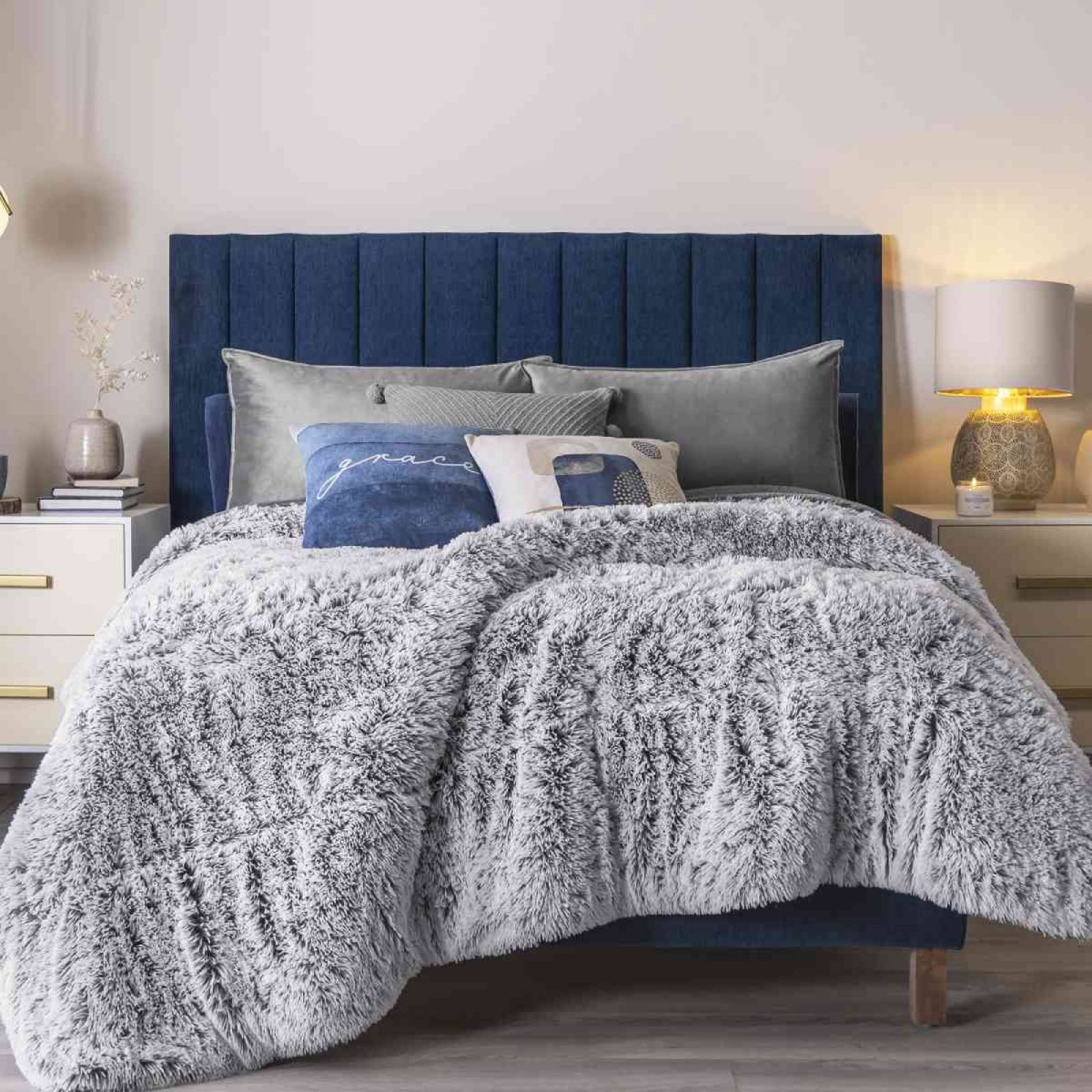 Cobertor matrimonial peludo blanco con negro