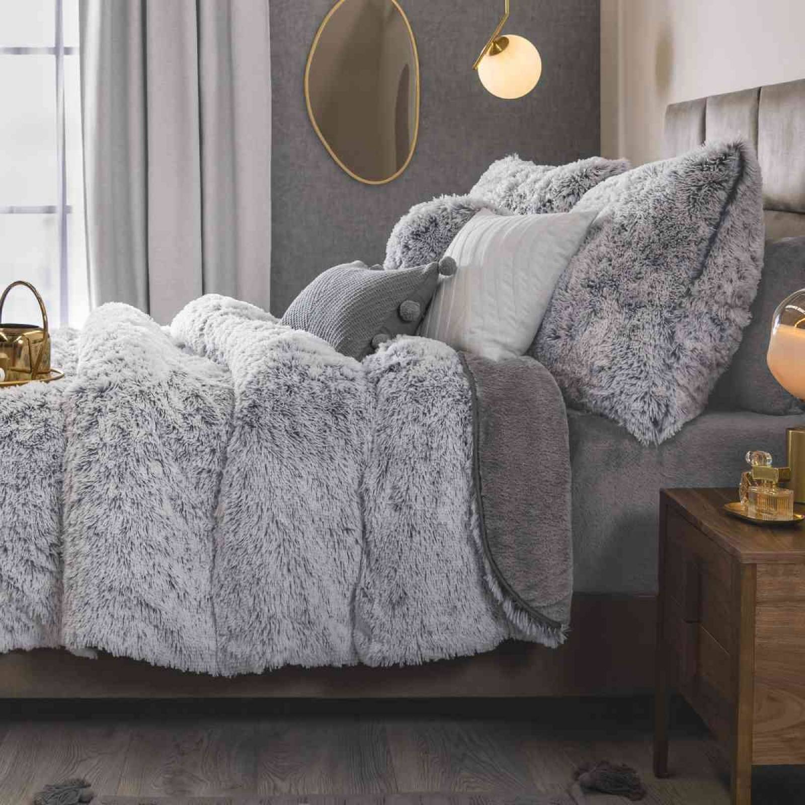 Cobertor matrimonial peludo blanco con negro