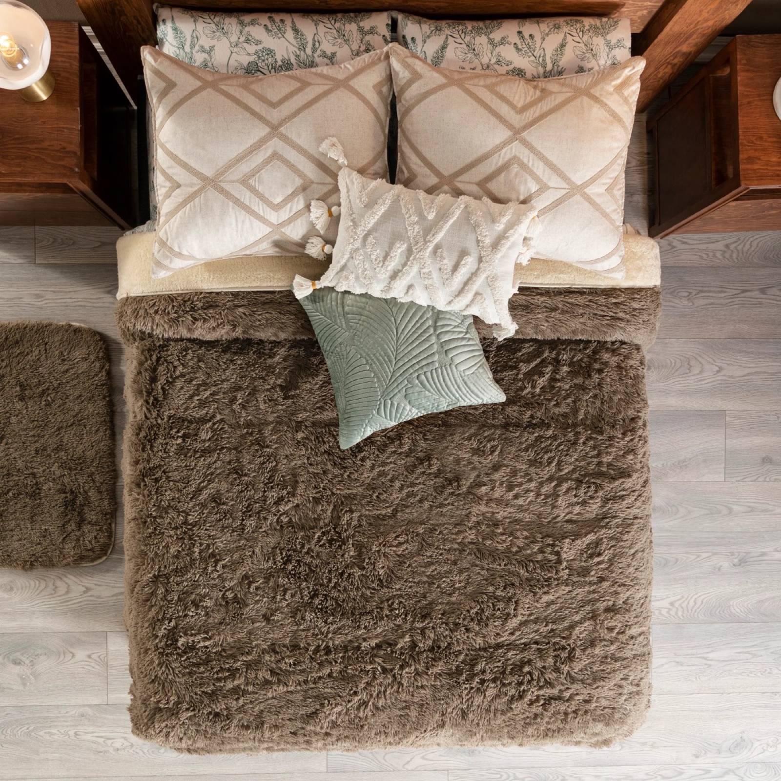 Frazada cafe de pelo largo. Edredon aborregado