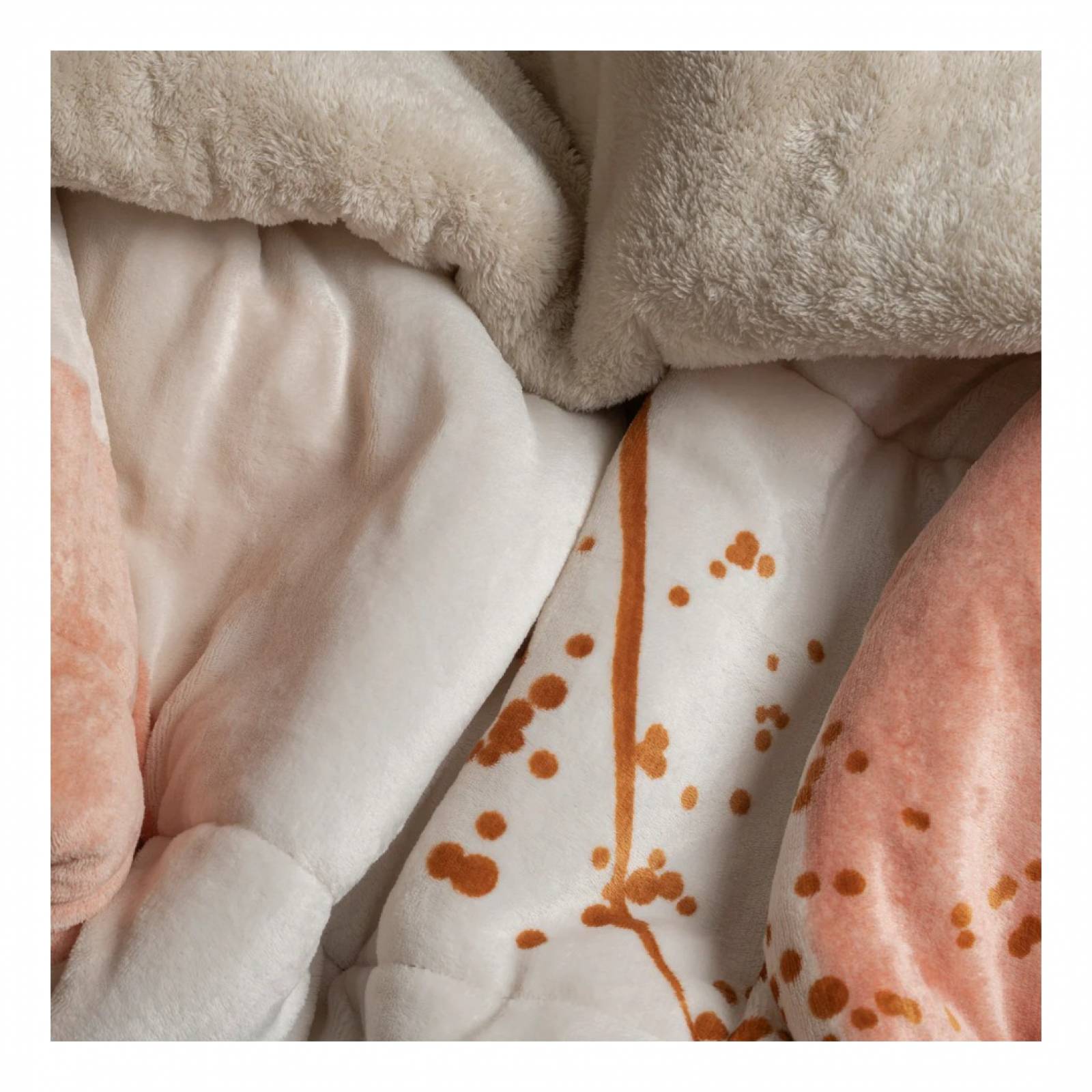 Cobertor individual doble vista crema.