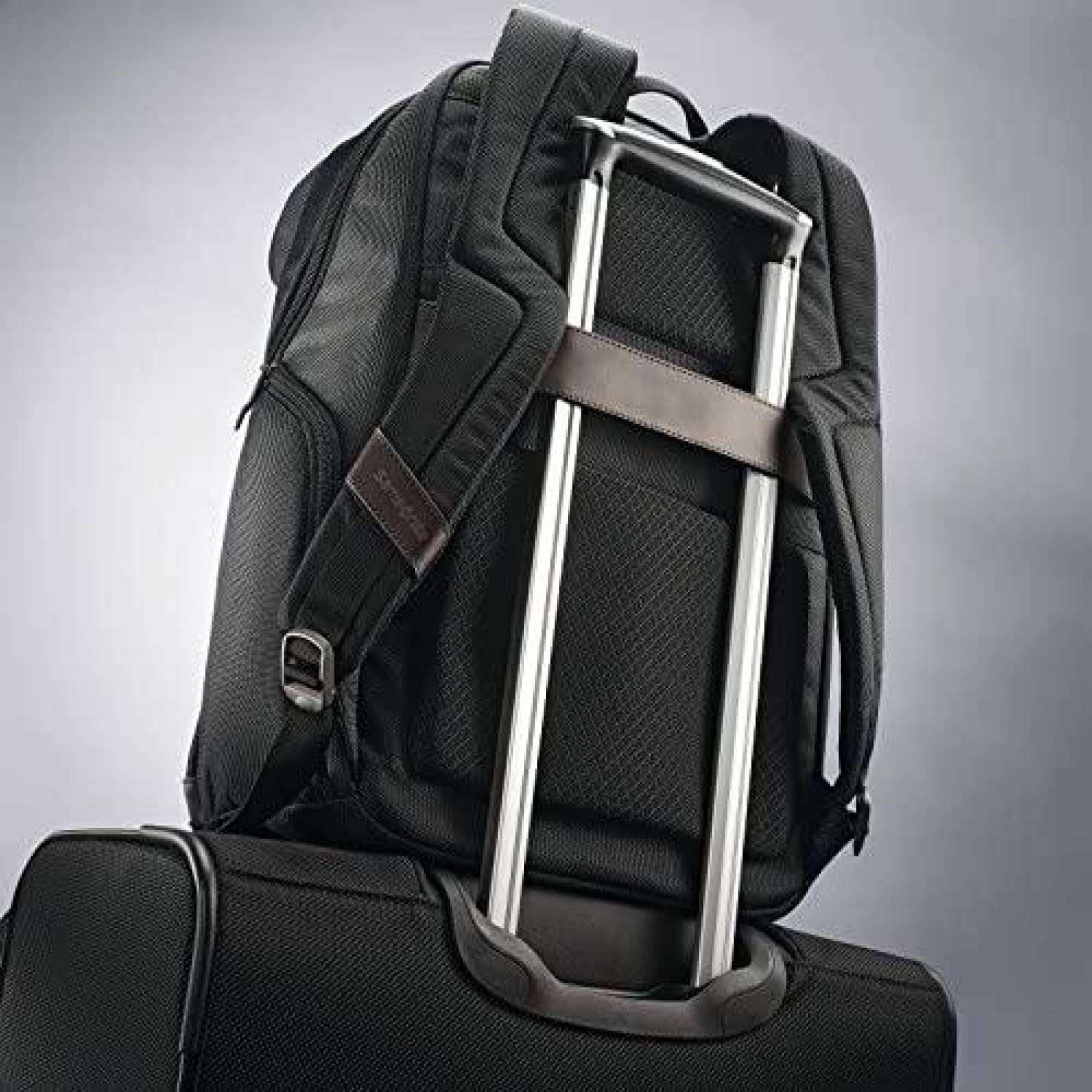 Mochila Samsonite Kombi Trasera 17.5x12x7" Laptop -Negro