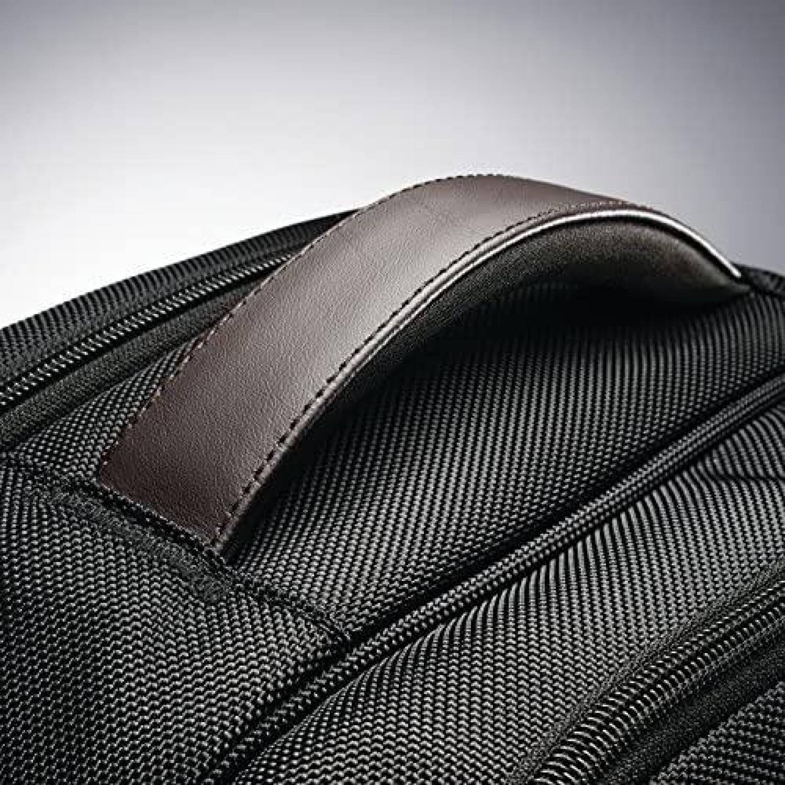Mochila Samsonite Kombi Trasera 17.5x12x7" Laptop -Negro