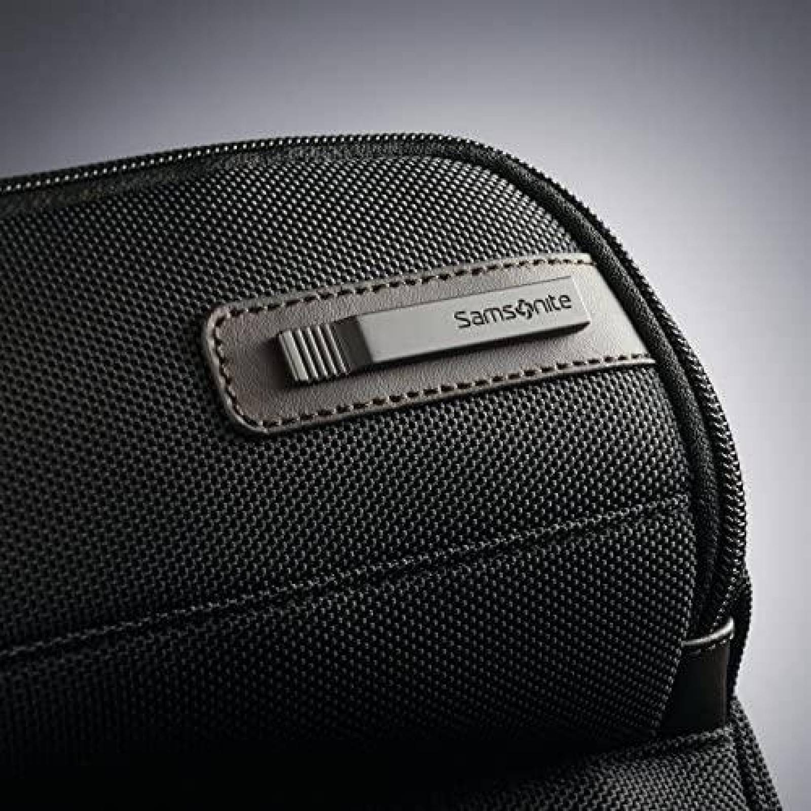 Mochila Samsonite Kombi Trasera 17.5x12x7" Laptop -Negro