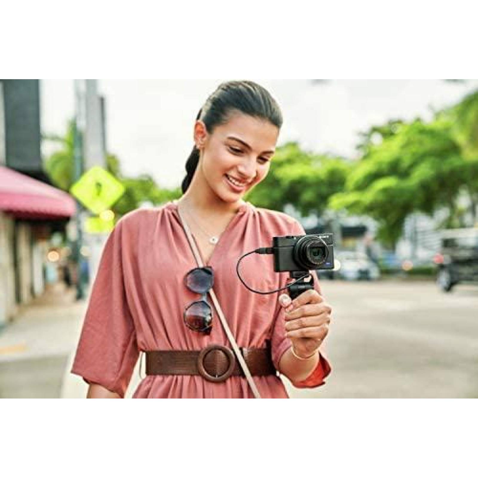 Camara Digital Sony RX100 VII con Kit de Fotografia