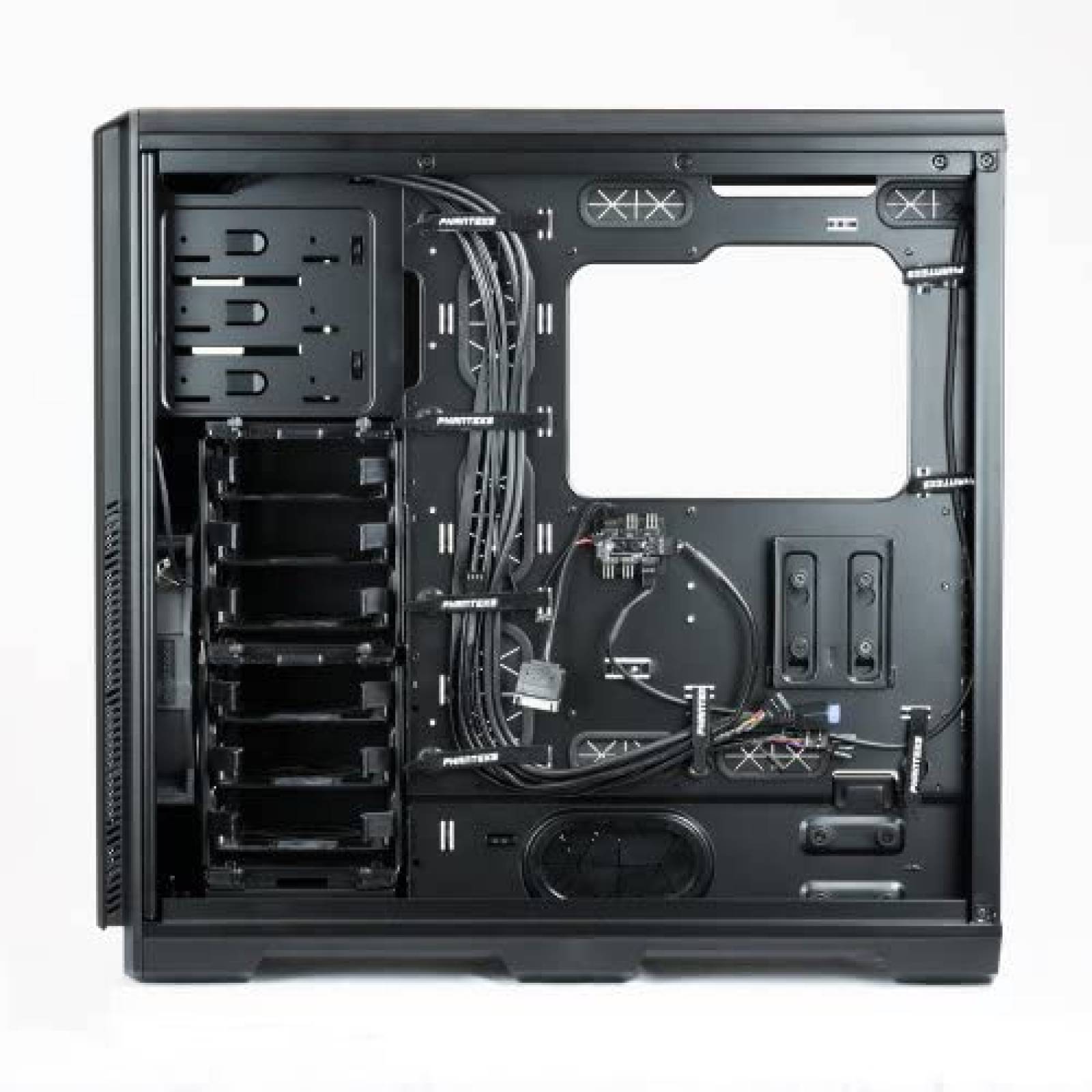 Gabinete Phanteks Enthoo Pro con Ventilador de 200 mm -Negro
