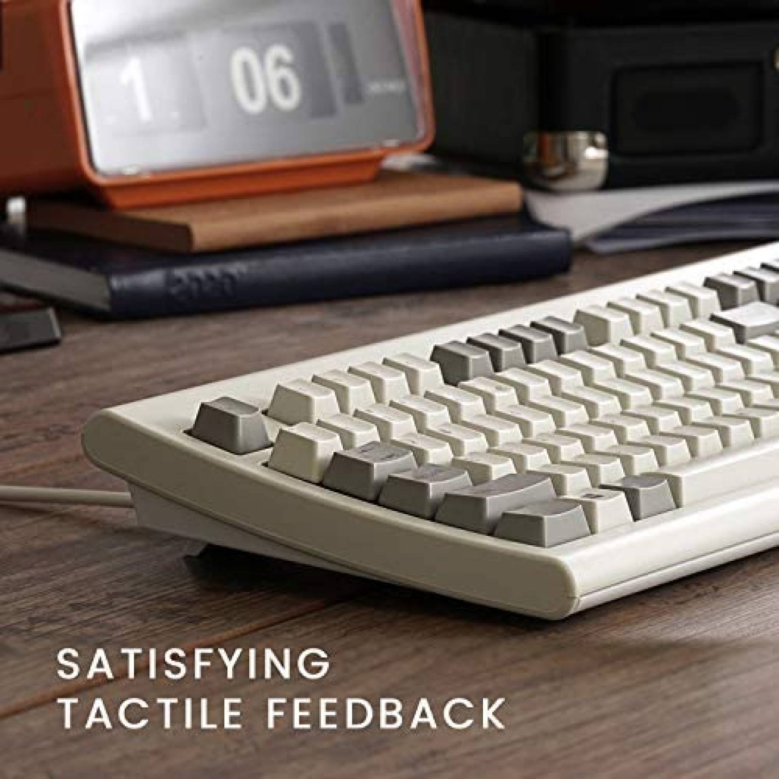 Teclado Perixx Clasico retro 106M Ergonomico USB -Blanco