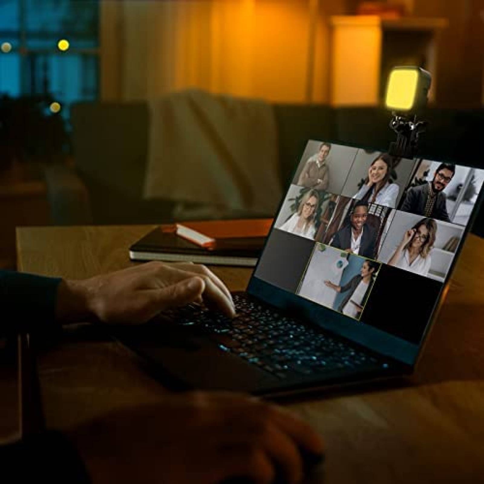 Luz Portatil Obeamiu LED para Camara Incluye Mini Tripode