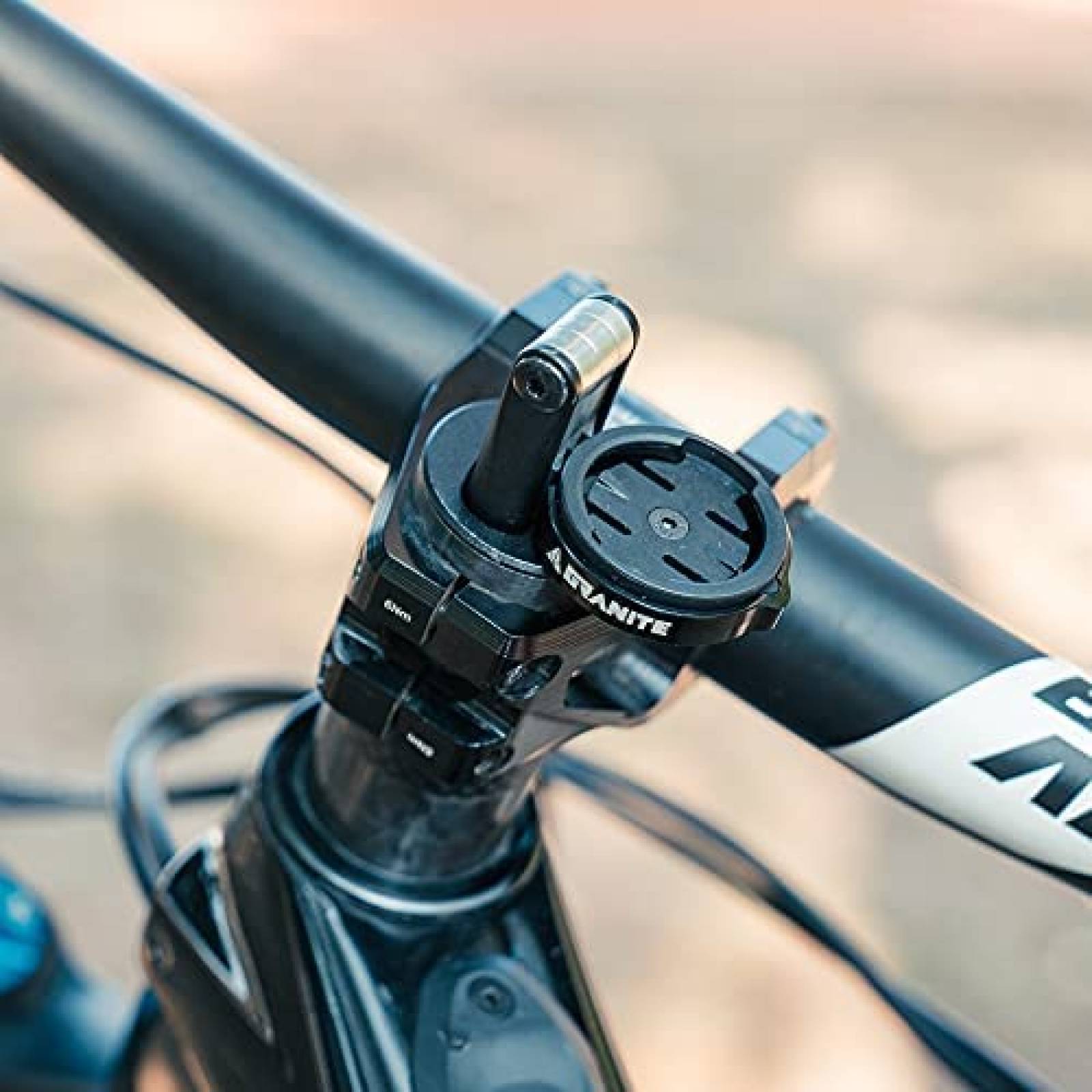 Soporte de Bicicleta Granite para GPS Garmin/Wahoo -Negro