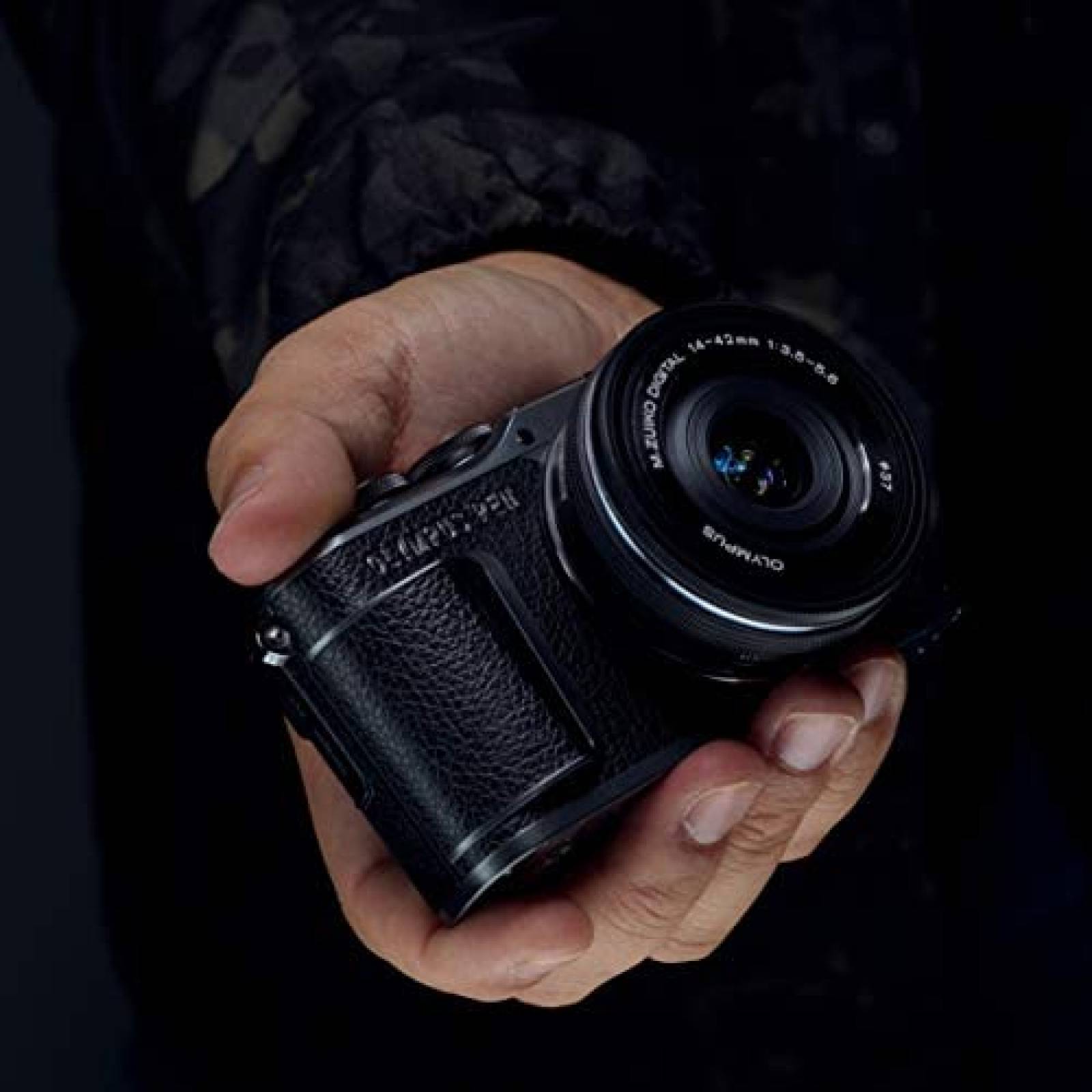 Camara OLYMPUS PEN E-PL10 c/Lente M.Zuiko 14-42mm F3.5-5.6